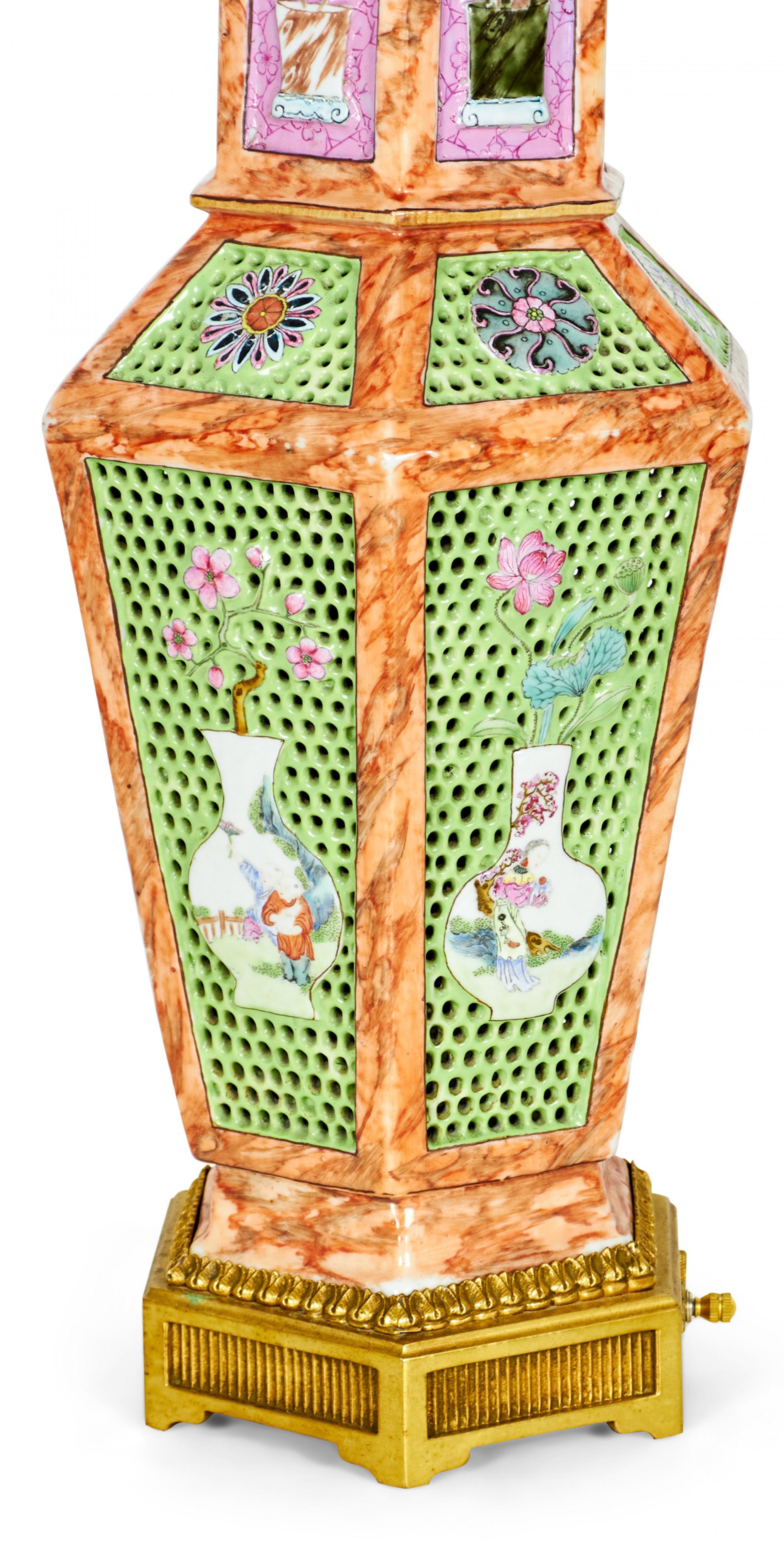Hand-Crafted Chinese Porcelain Reticulated Octagonal Pink and Green Table Lamp For Sale