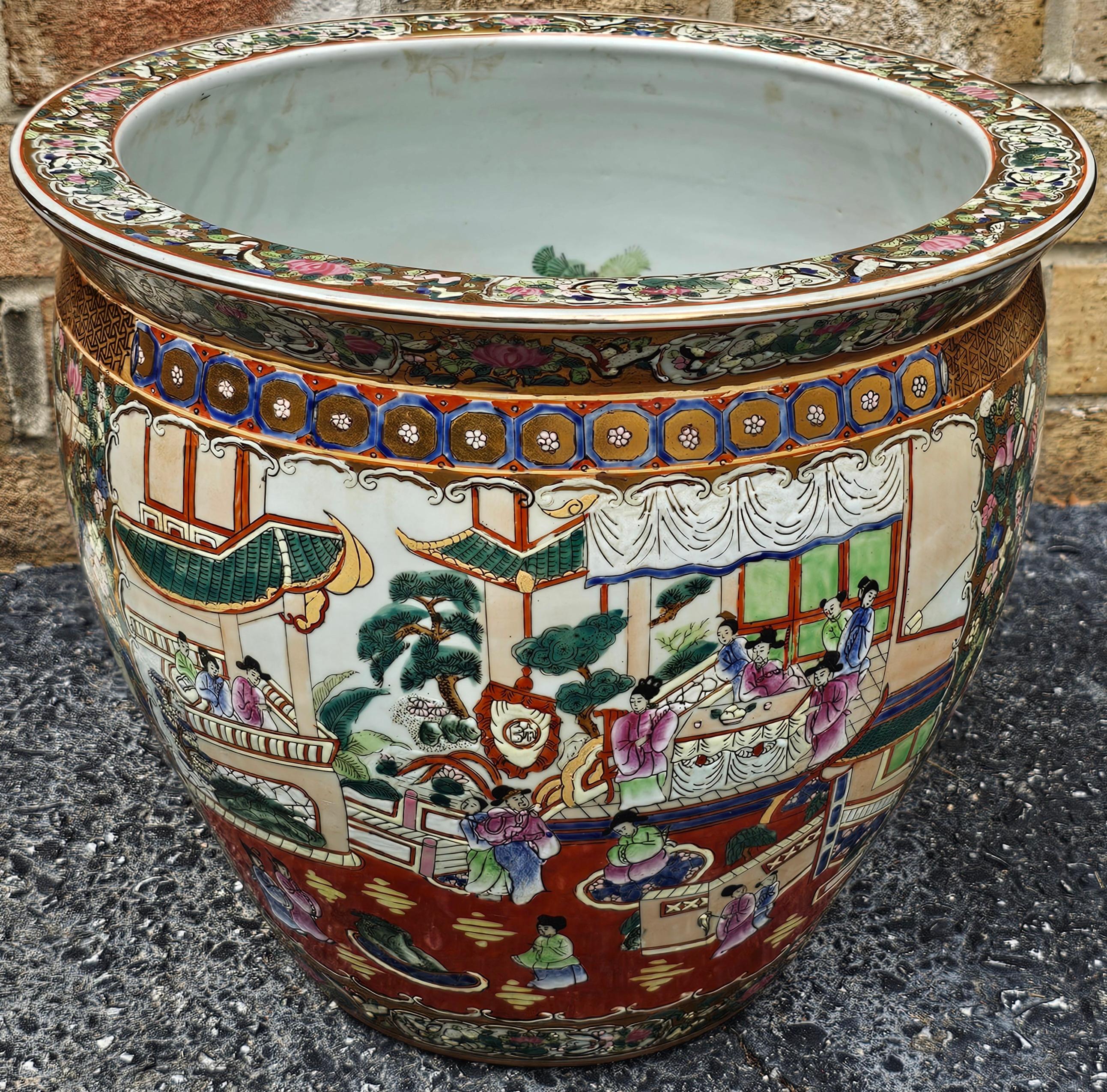 Chinesische Jardiniere aus Porzellan mit Rosenmedaillon und Dekoration (amerikanisch) im Angebot