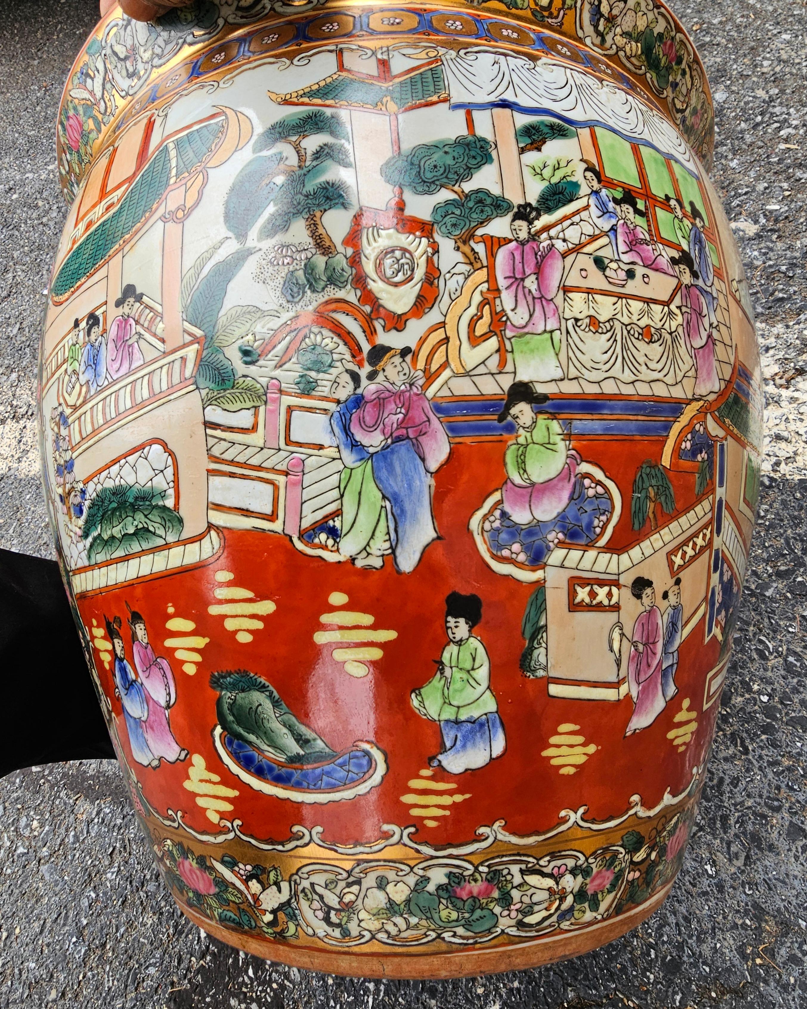 Chinesische Jardiniere aus Porzellan mit Rosenmedaillon und Dekoration im Angebot 2