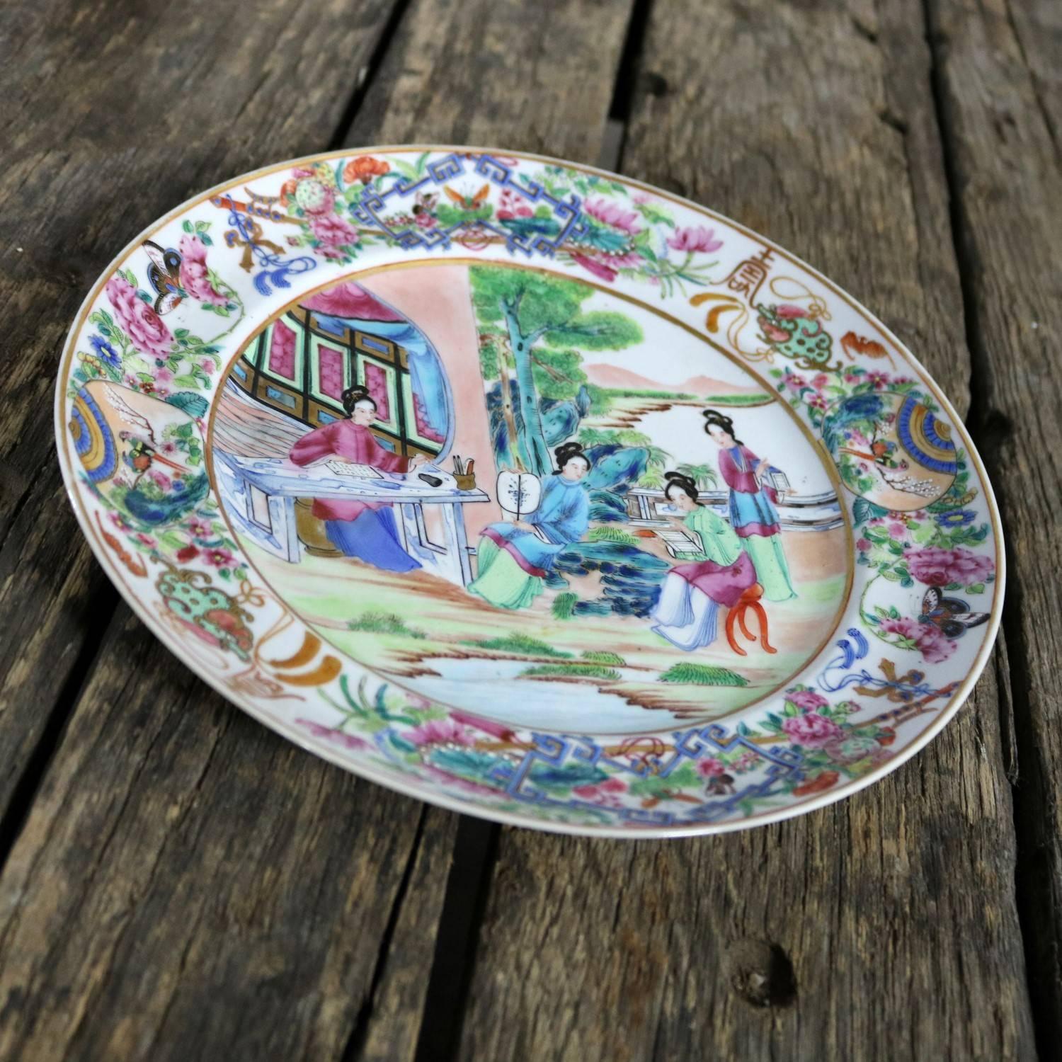 Chinese Porcelain Rose Medallion Plate Qing Dynasty In Good Condition In Topeka, KS