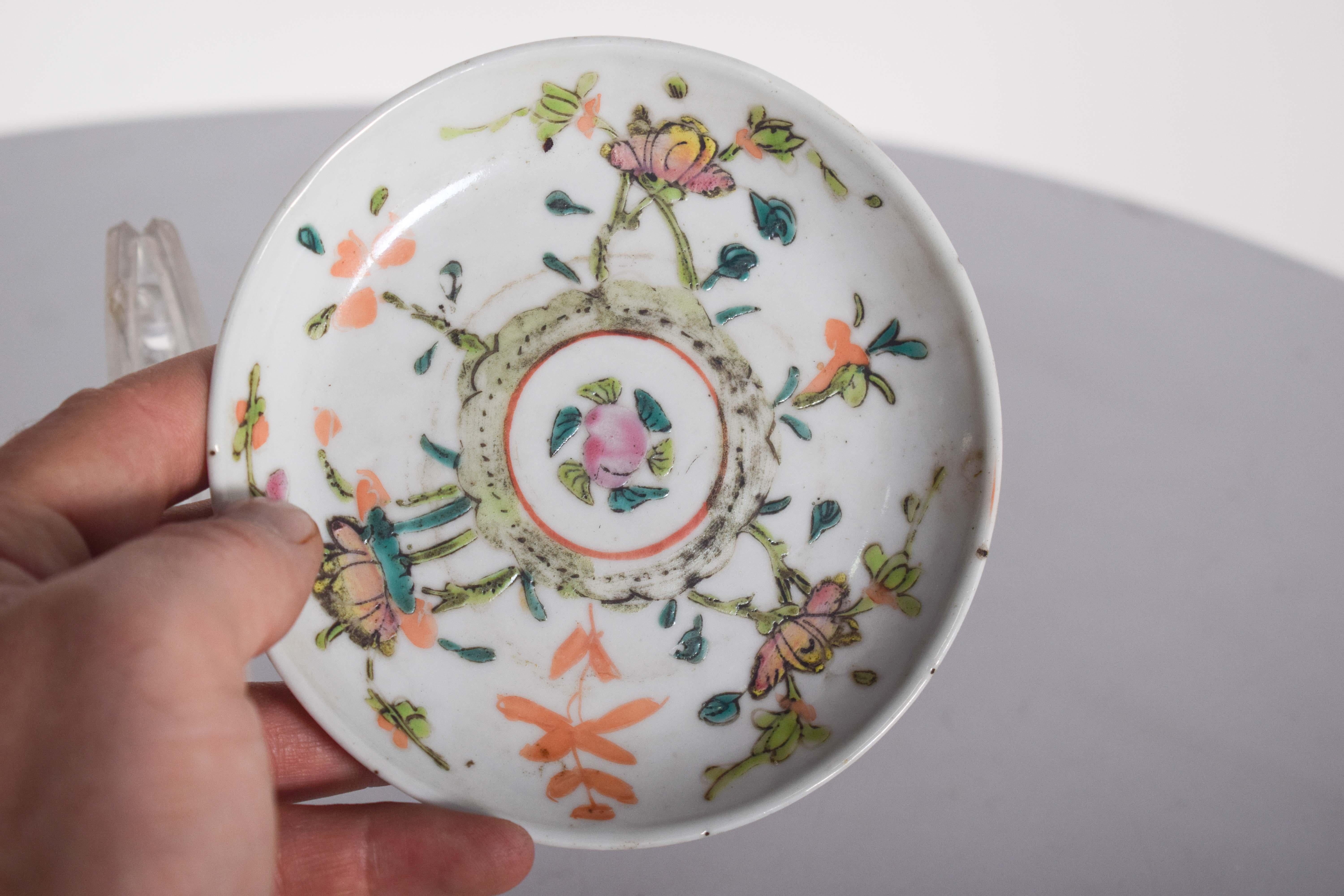 19th Century Chinese Porcelain Saucer, Qing Dynasty For Sale