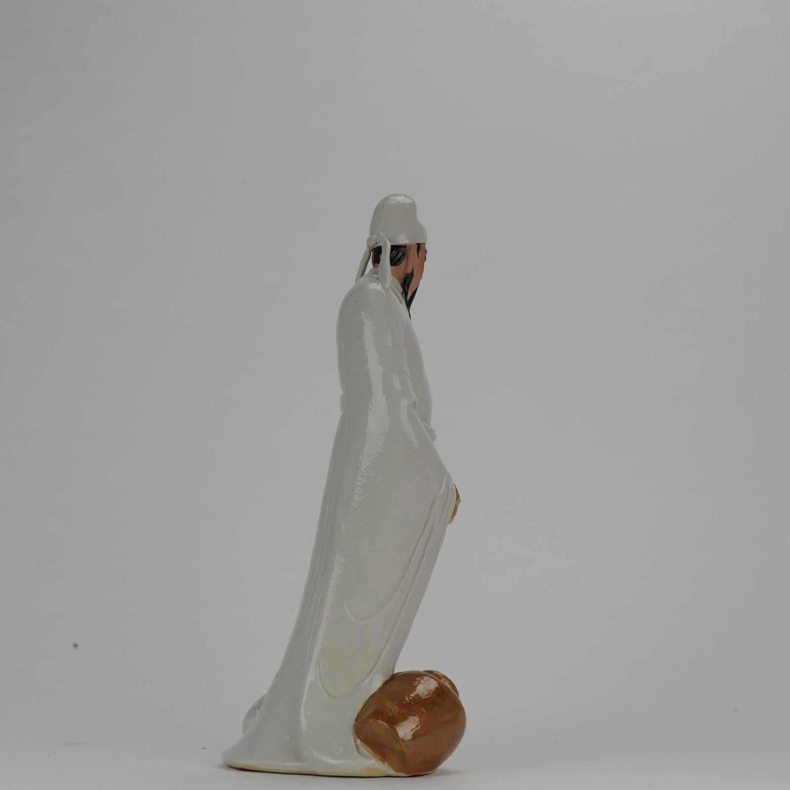 Chinese Porcelain Sculpture Man Holding Ritual Vessel, Dated 1998, Wang Qiang For Sale 3