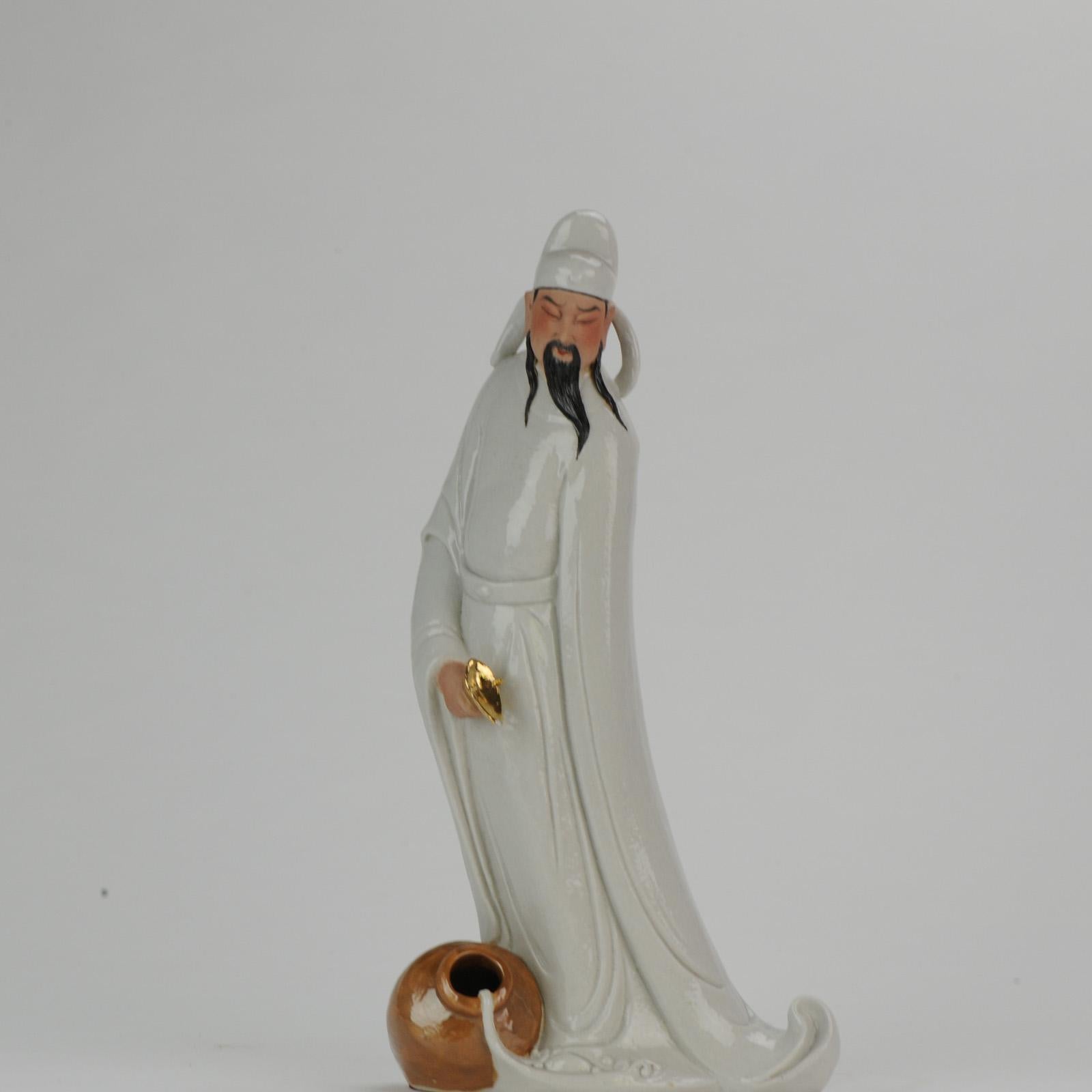 A polychrome porcelain sculpture of a man holding a small ritual vessel. Dated 1998. Created by Wang Qiang Biao (1970). Marked with seal stamps. China. With certificate.

Provenance: bought in Hong Kong, 1999.

7-5-19-24-19

Condition
Overall