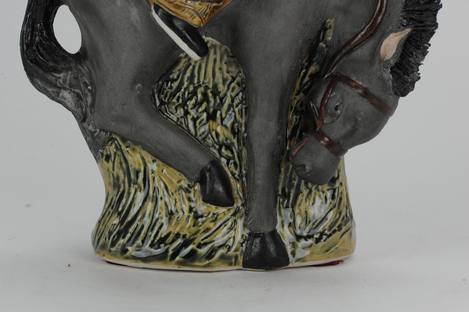 Chinesische Porzellanskulptur „Man auf Pferd“, datiert 1998, entworfen von Xu Jian im Angebot 13