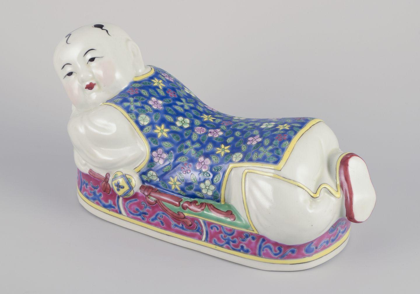 Les produits d'occasion sont exonérés de droits d'importation pour les clients américains. 
Par conséquent, aucun droit d'importation ne s'appliquera à votre achat.

Coussin de sculpture chinoise en porcelaine
Glaçure polychrome peinte à la