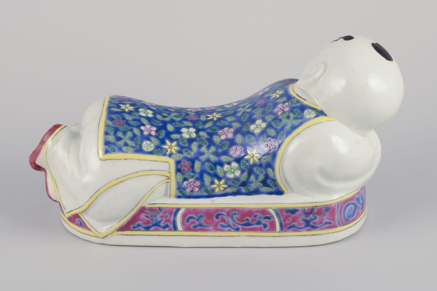 Peint à la main Coussin de sculpture chinoise en porcelaine  20ème siècle en vente