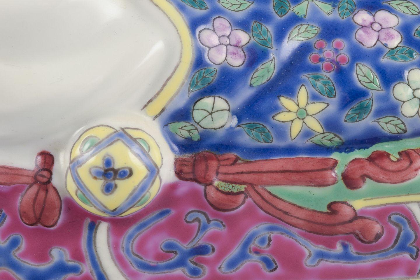 20ième siècle Coussin de sculpture chinoise en porcelaine  20ème siècle en vente