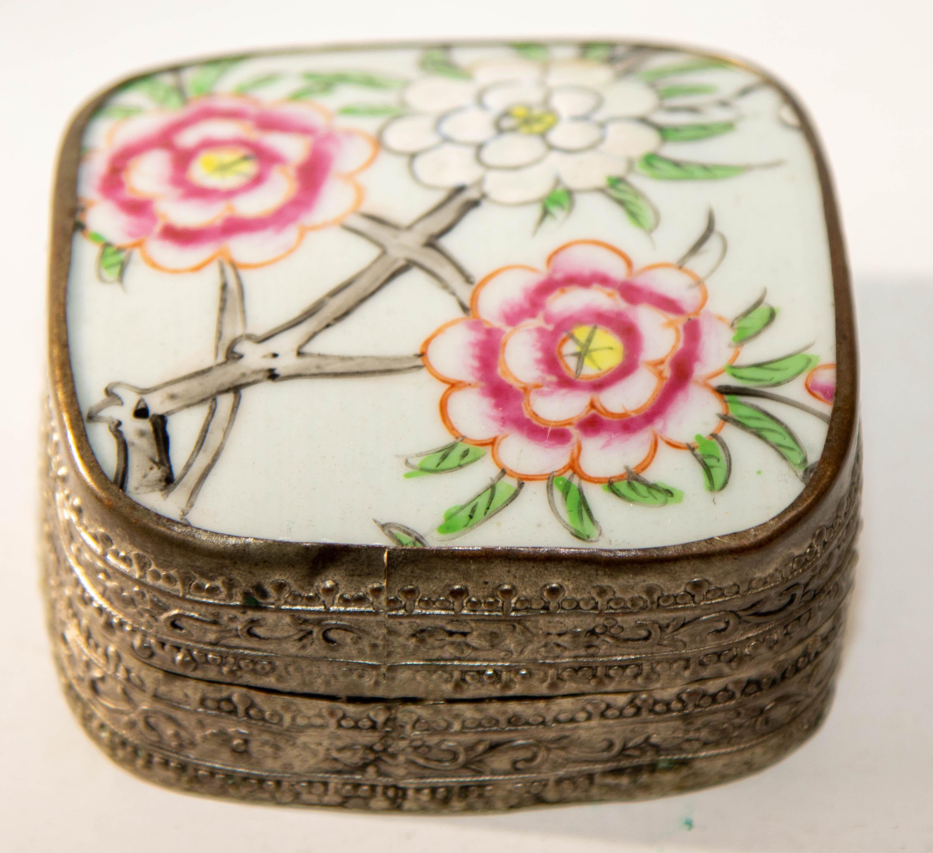 Chinese Porcelain Shard Box Oriental Decorative Nickel Silver Box.
Vintage Chinese Nickel Silver Box with Porcelain Shard Lid.
This Chinese Shard Porcelain trinket box is hand-crafted in a nickel copper alloy and created to fit a piece of porcelain