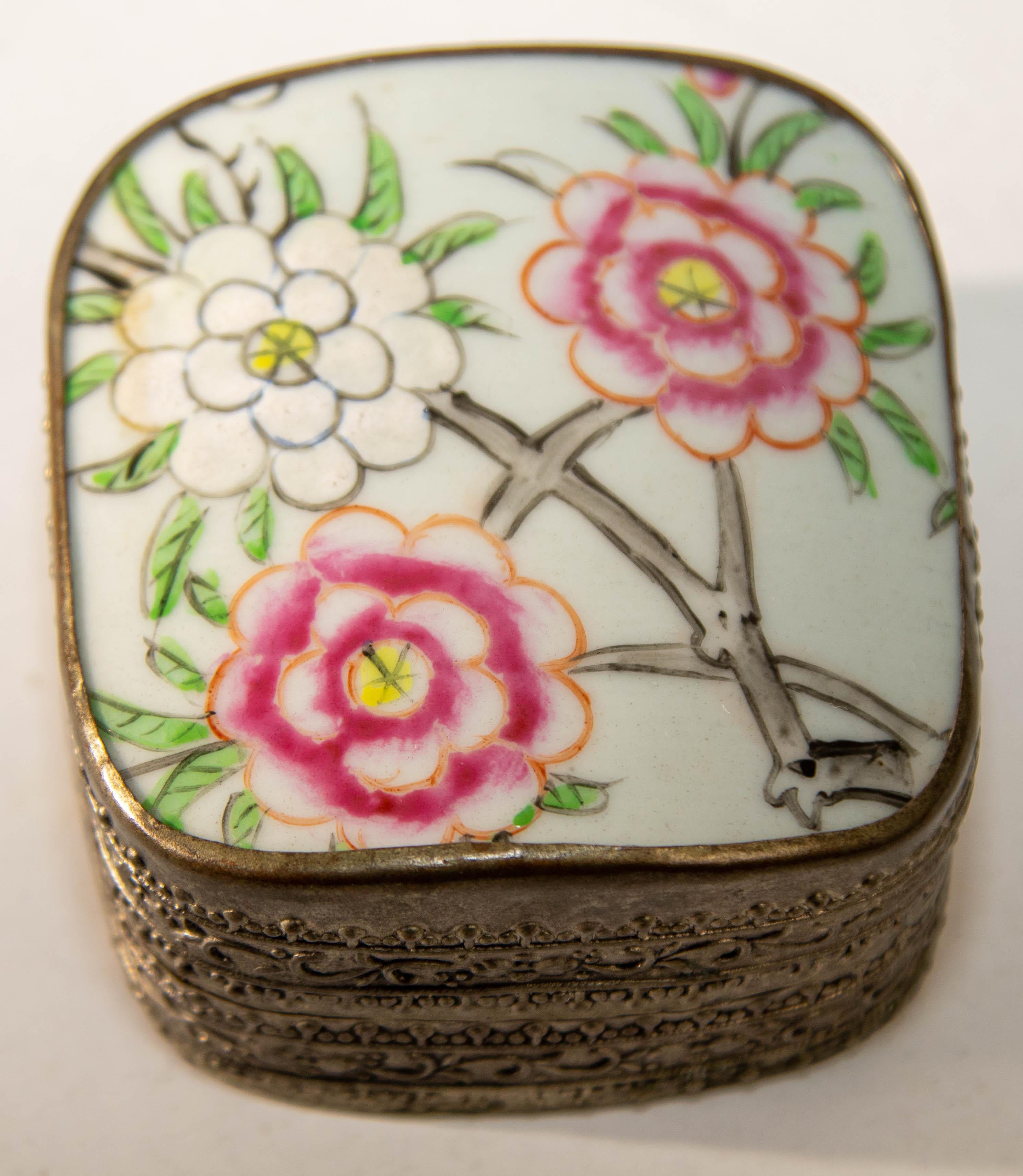 Chinese Porcelain Shard Box Oriental Decorative Nickel Silver Box In Good Condition In North Hollywood, CA