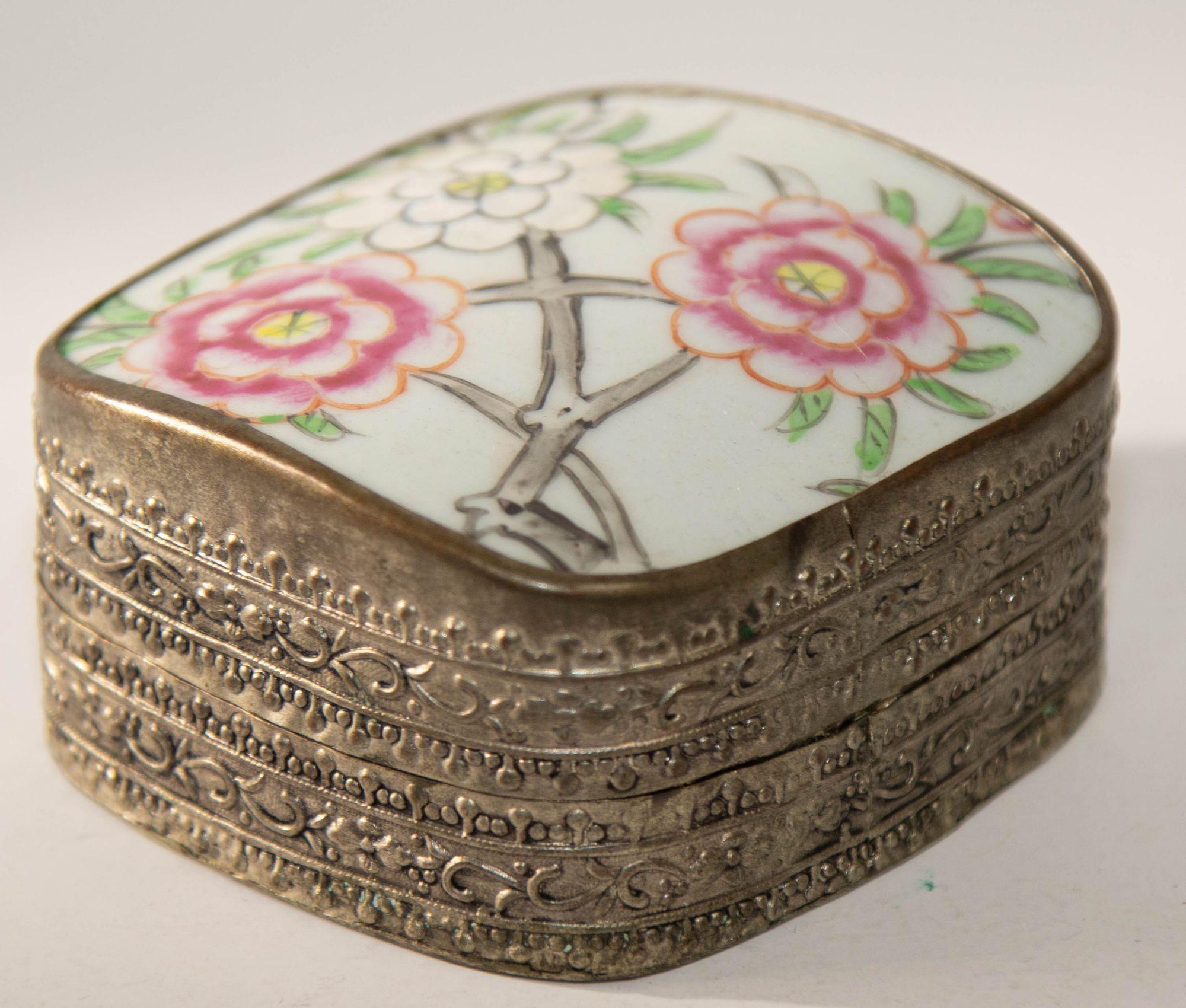 Chinese Export Chinese Porcelain Shard Box Oriental Decorative Nickel Silver Box