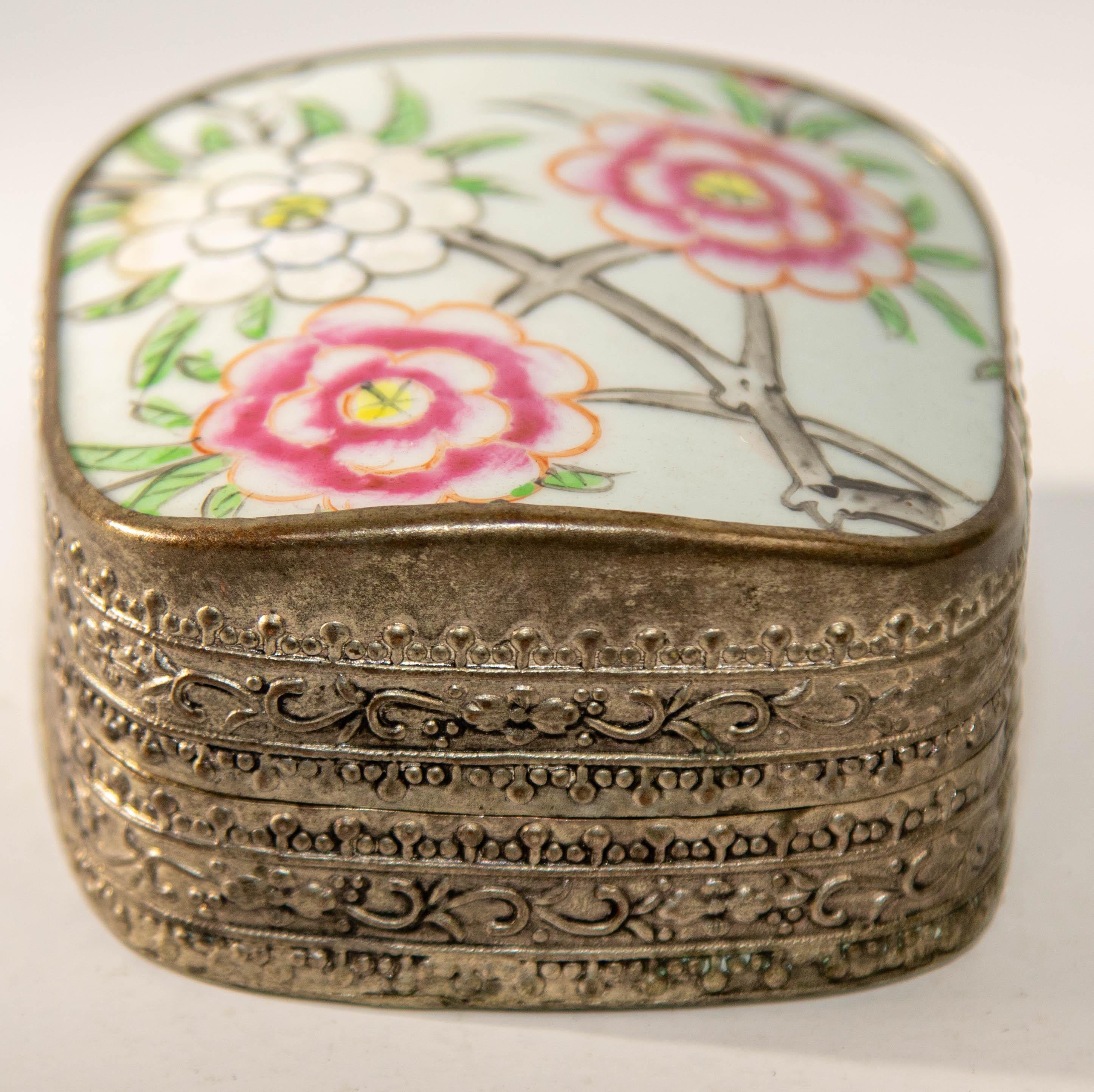 Women's or Men's Chinese Porcelain Shard Box Oriental Decorative Nickel Silver Box