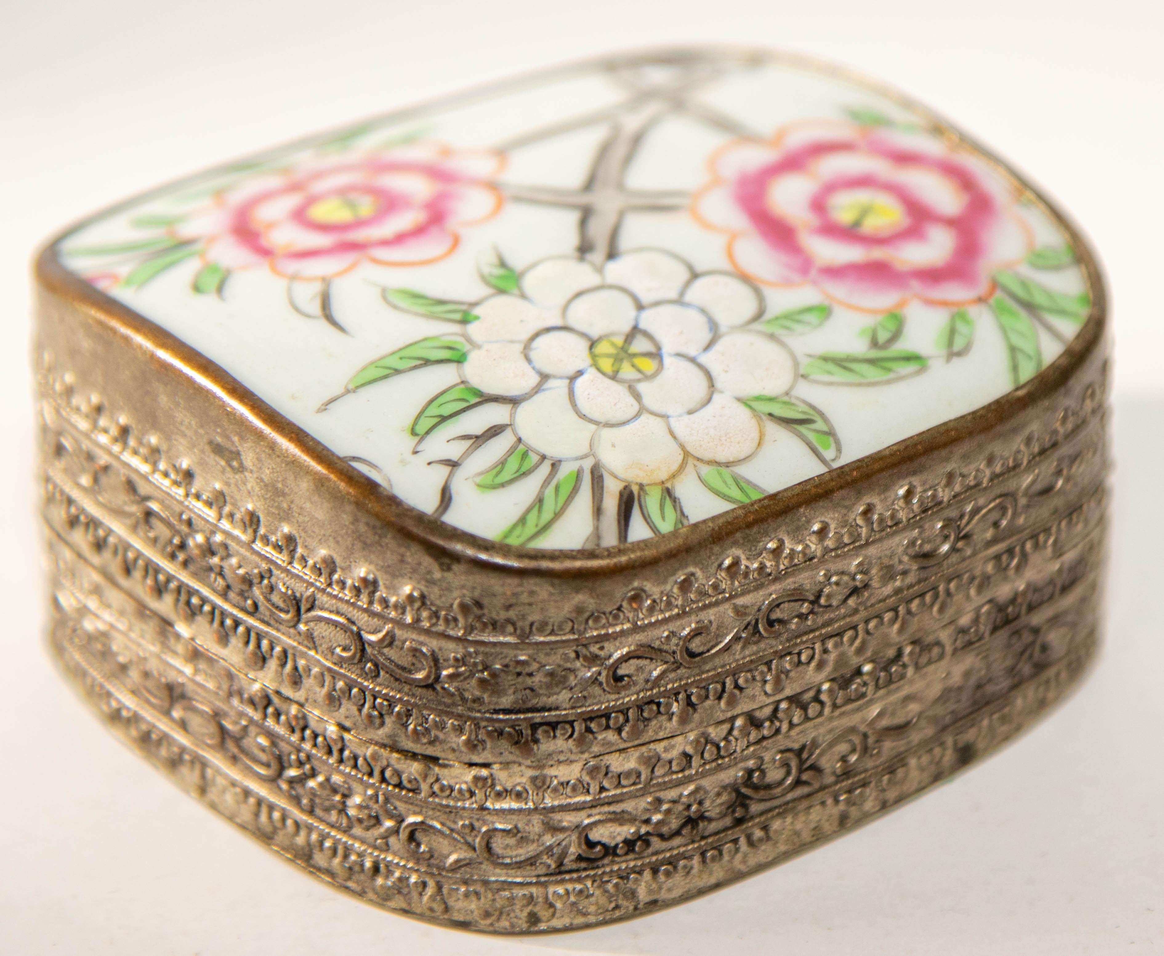 Chinese Porcelain Shard Box Oriental Decorative Nickel Silver Box 3
