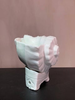 Chinese Porcelain Shell Form Vessel, Qing Dynasty, 18th Century