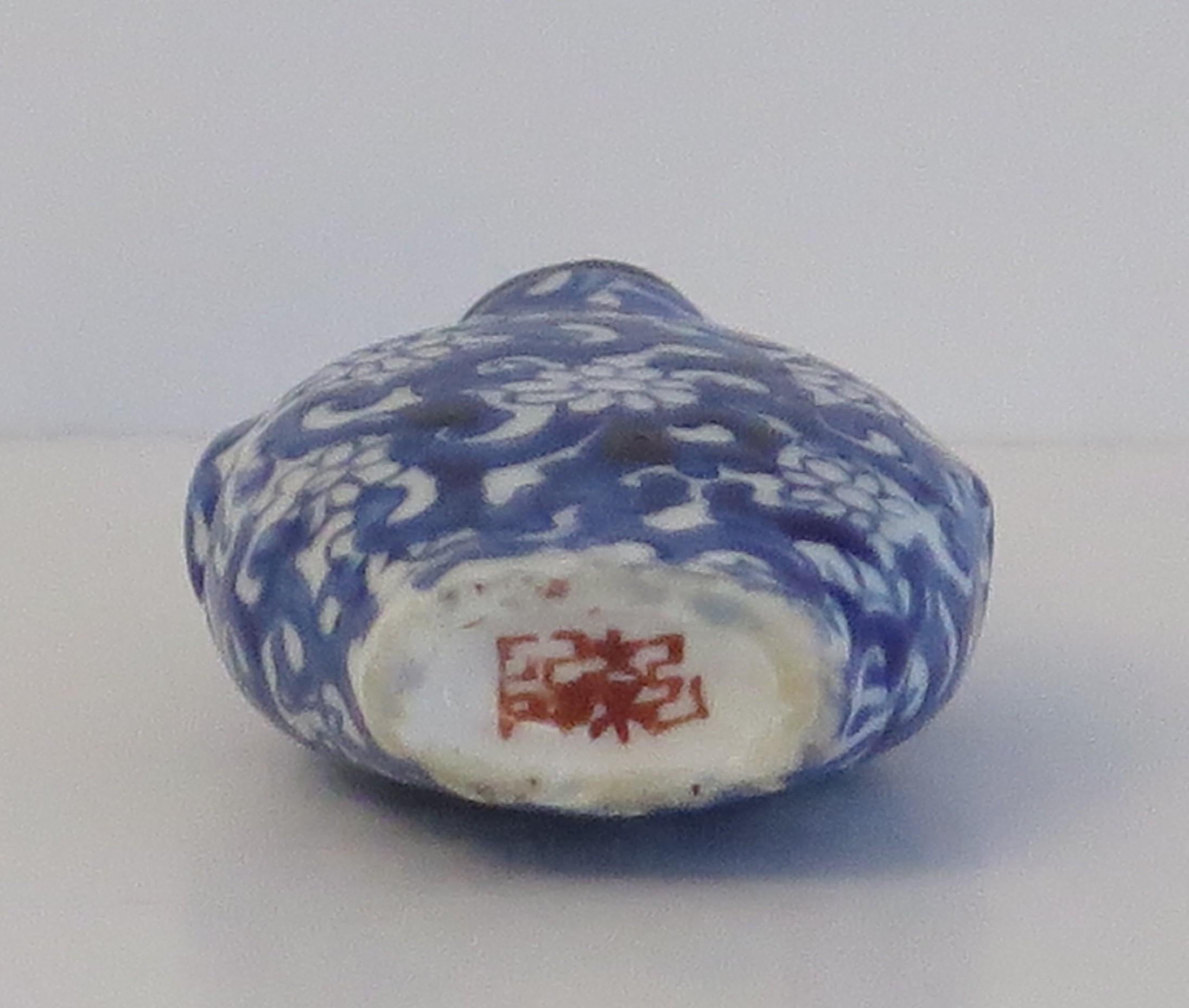 Chinese Porcelain Snuff Bottle Blue & White Hand Painted, Circa 1940 For Sale 6