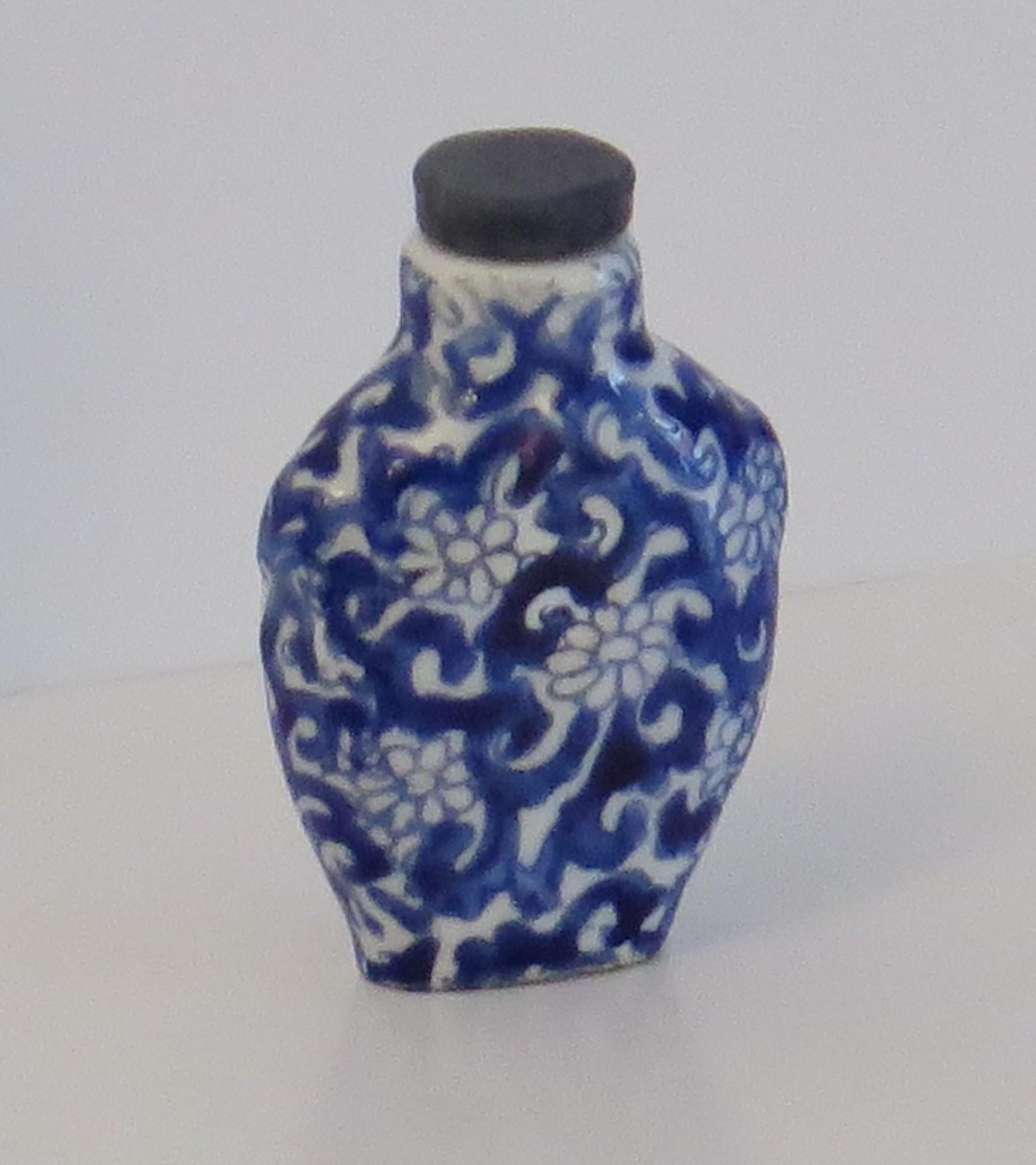 Chinese Export Chinese Porcelain Snuff Bottle Blue & White Hand Painted, Circa 1940 For Sale