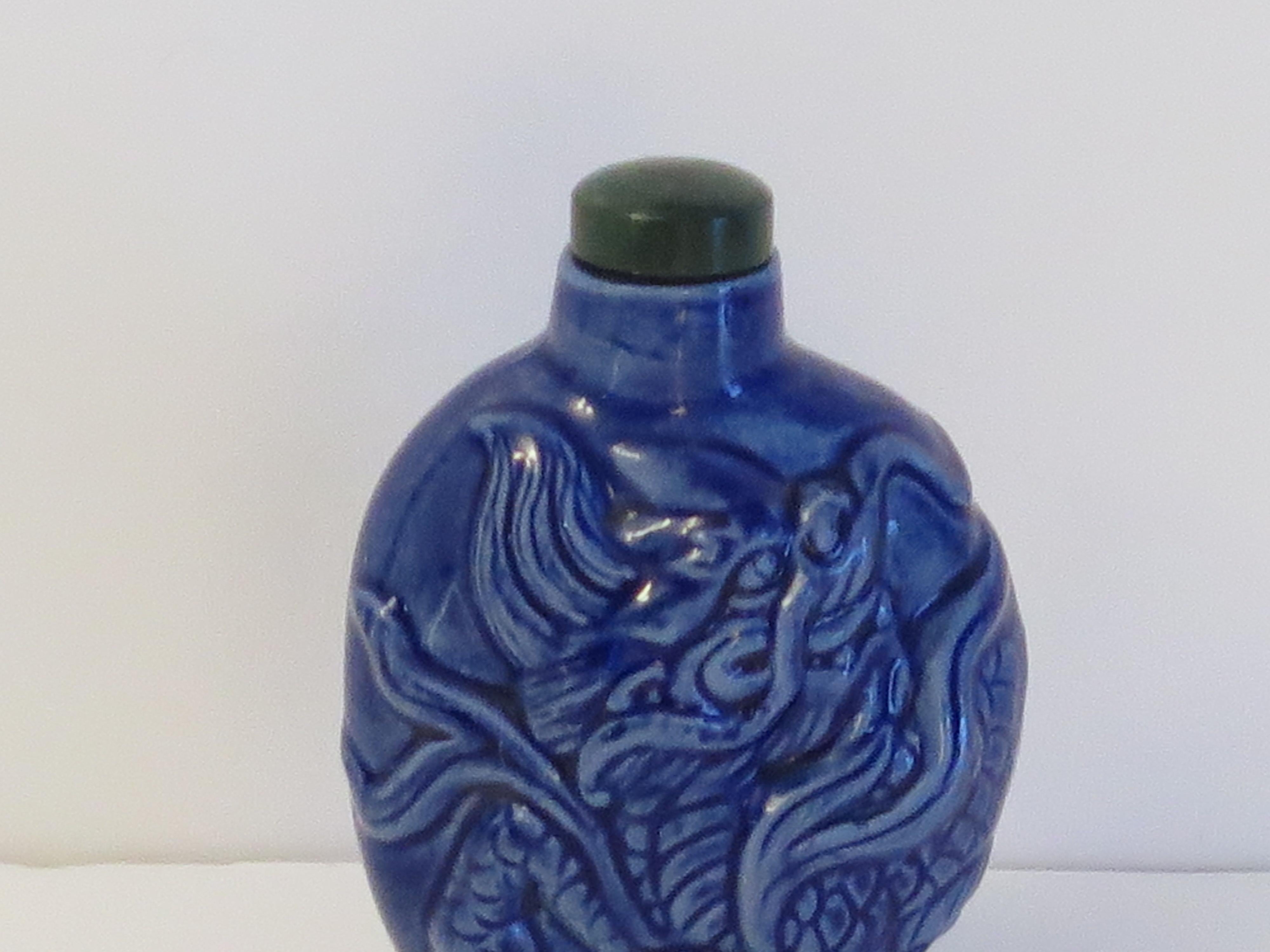Chinese Porcelain Snuff Bottle moulded dragon stone top with spoon, Circa 1930s In Good Condition In Lincoln, Lincolnshire