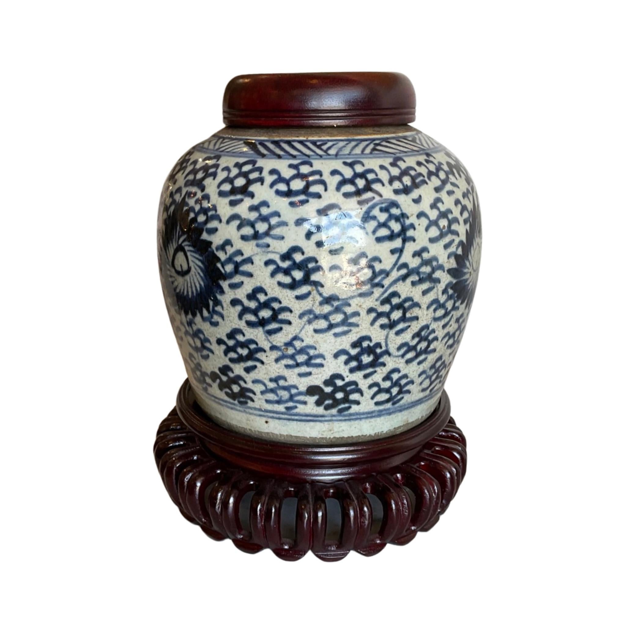 Chinese Porcelain Storage Jar In Good Condition For Sale In Dallas, TX