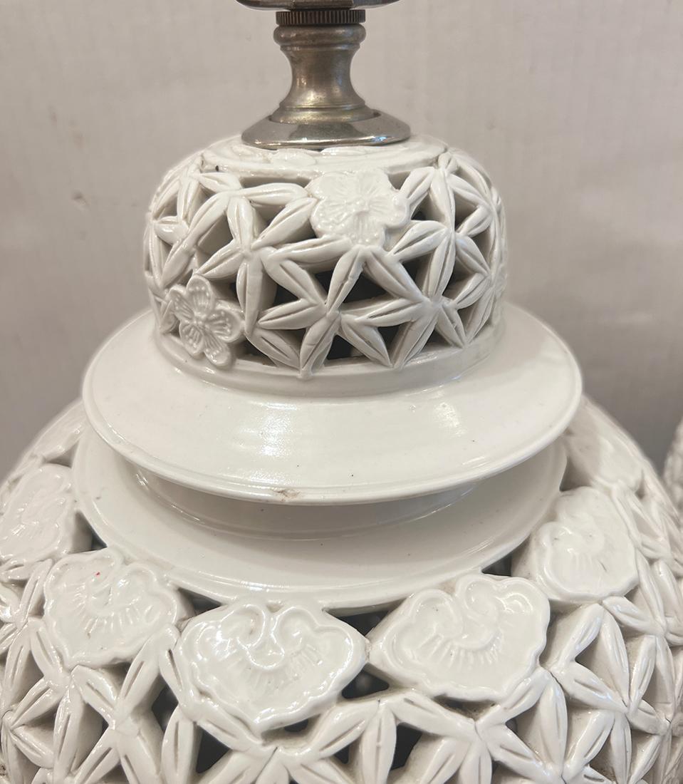 A circa 1930's Chinese porcelain open-work 'ginger jar' table lamp with silver plated base.

Measurements:
Height of body: 15
