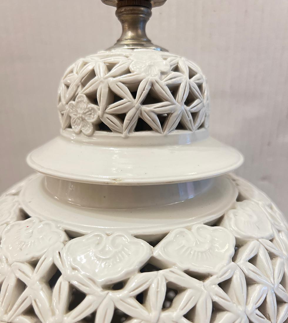 Chinese Porcelain Table Lamp In Good Condition In New York, NY