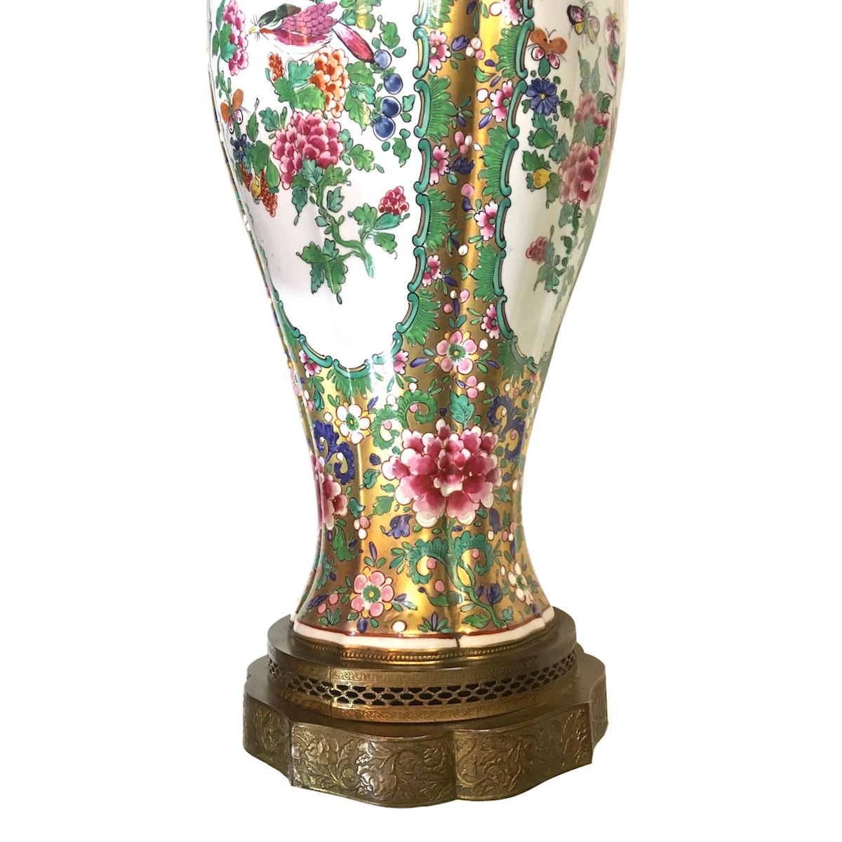 Mid-20th Century Chinese Porcelain Table Lamp For Sale