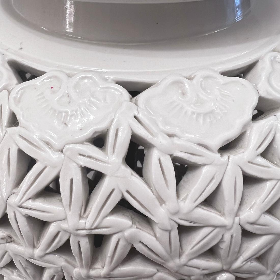 Mid-20th Century Chinese Porcelain Table Lamp