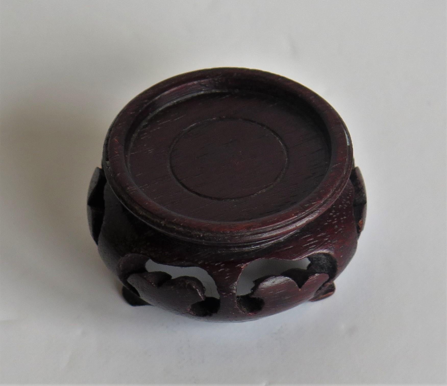 Chinese Porcelain Tea Bowl and Stand Long Eliza figures Qing Qianlong circa 1750 12