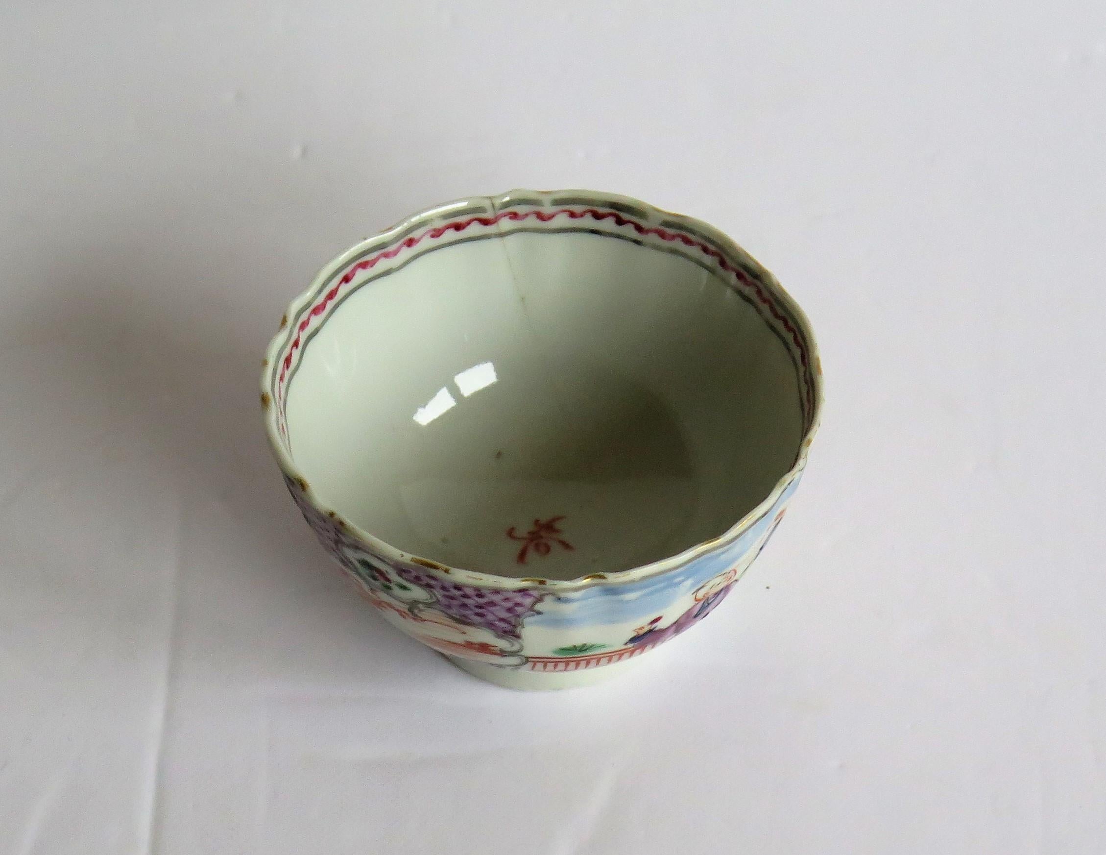 Chinese Porcelain Tea Bowl Hand Painted Famille Rose, Qing Qianlong, circa 1760 4