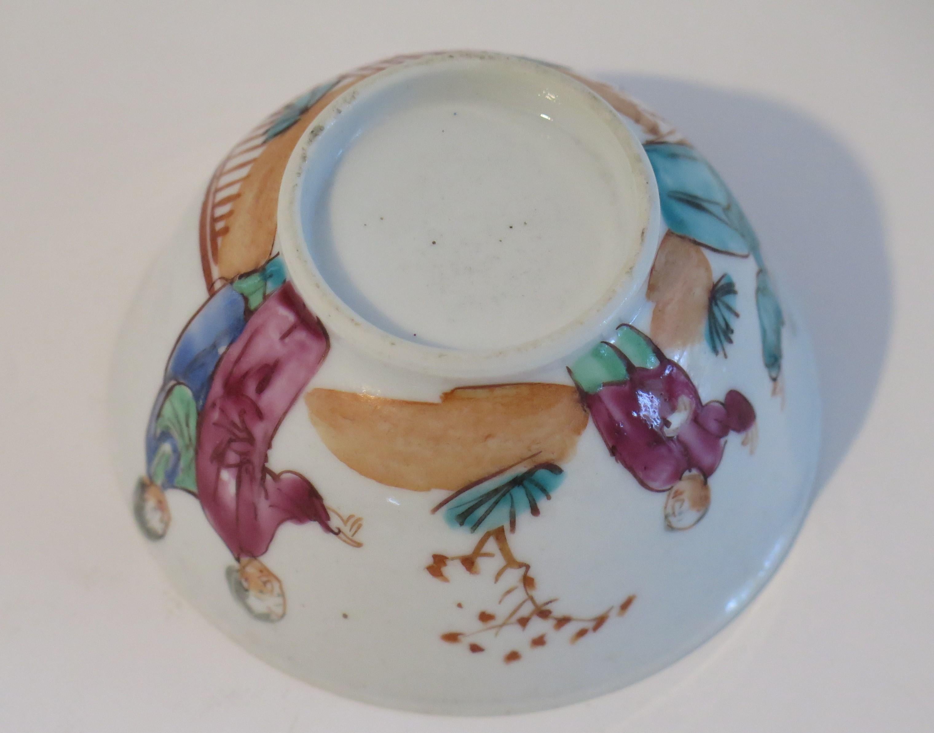 Chinese Porcelain Tea Bowl Hand Painted Famille Rose Qing Qianlong, circa 1760 For Sale 6