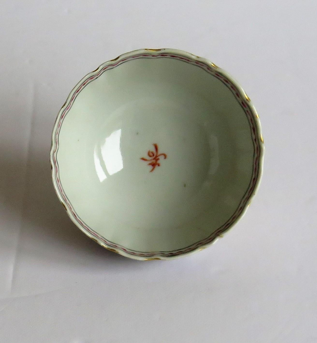 Chinese Porcelain Tea Bowl Hand Painted Famille Rose, Qing Qianlong, circa 1760 7