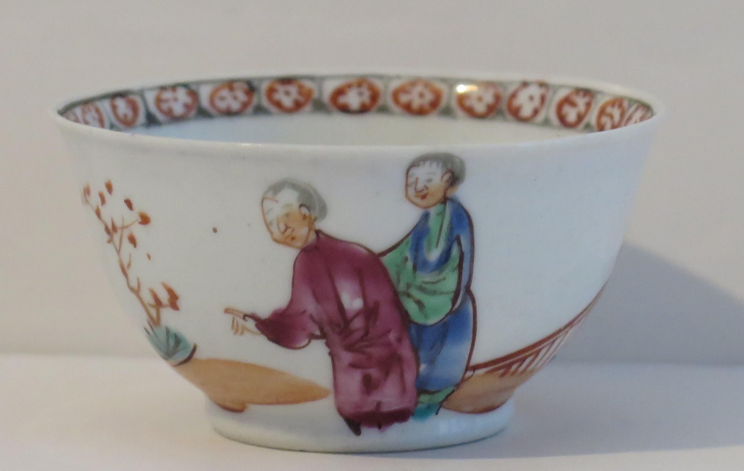 Chinesisches Porzellan Teeschale Hand gemalt Famille Rose Qing Qianlong, ca. 1760 (Handbemalt) im Angebot
