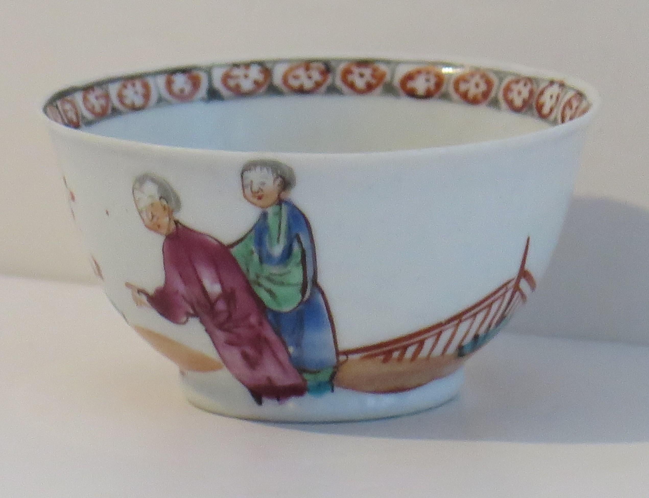 Chinese Porcelain Tea Bowl Hand Painted Famille Rose Qing Qianlong, circa 1760 For Sale 2