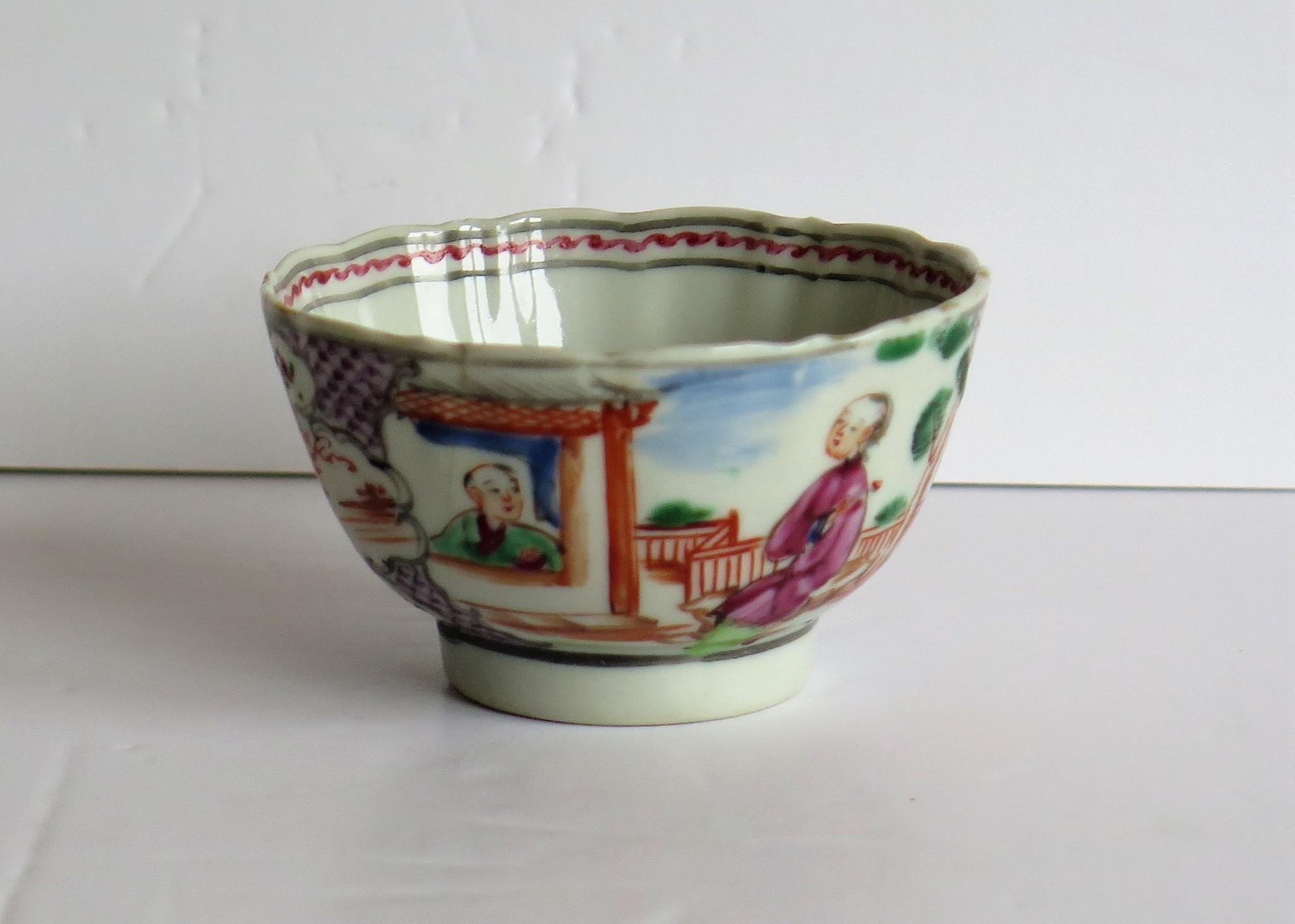 Chinese Porcelain Tea Bowl Hand Painted Famille Rose, Qing Qianlong, circa 1760 2