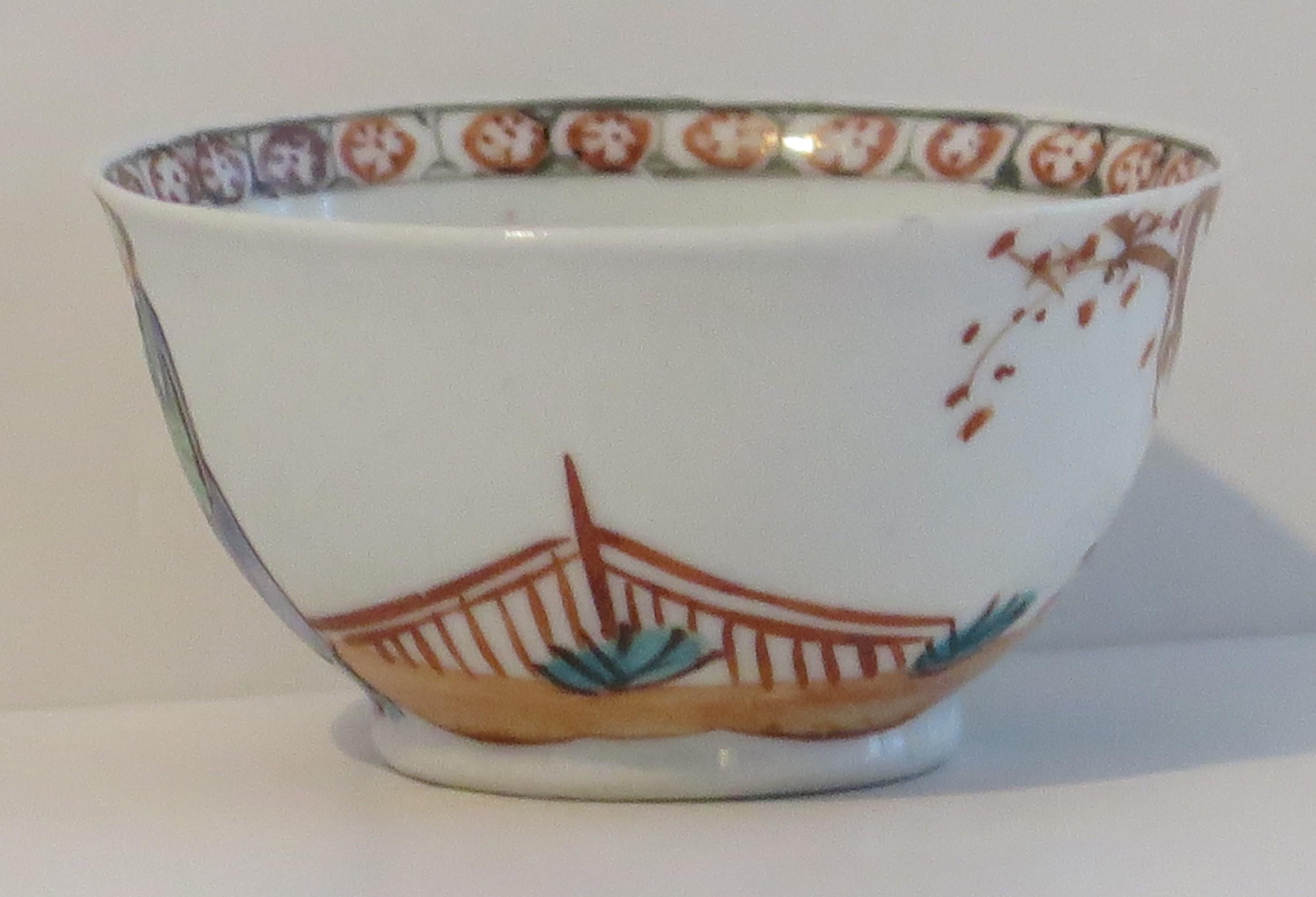 Chinese Porcelain Tea Bowl Hand Painted Famille Rose Qing Qianlong, circa 1760 For Sale 4