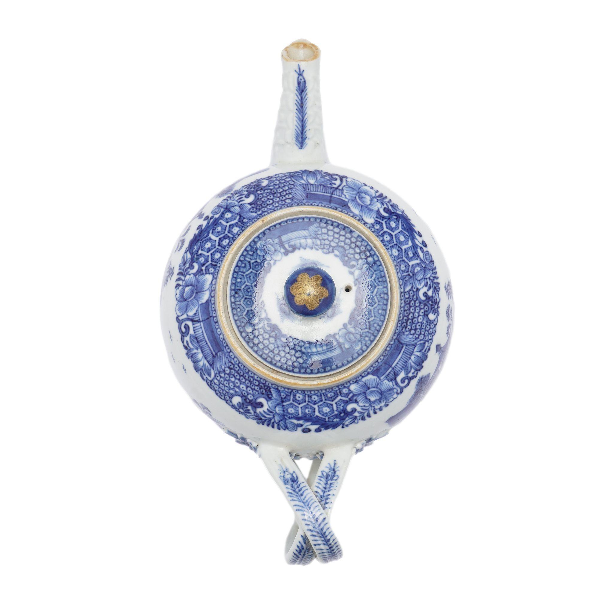 Chinese porcelain tea pot with lid & strap handle, c. 1760-80 For Sale 6