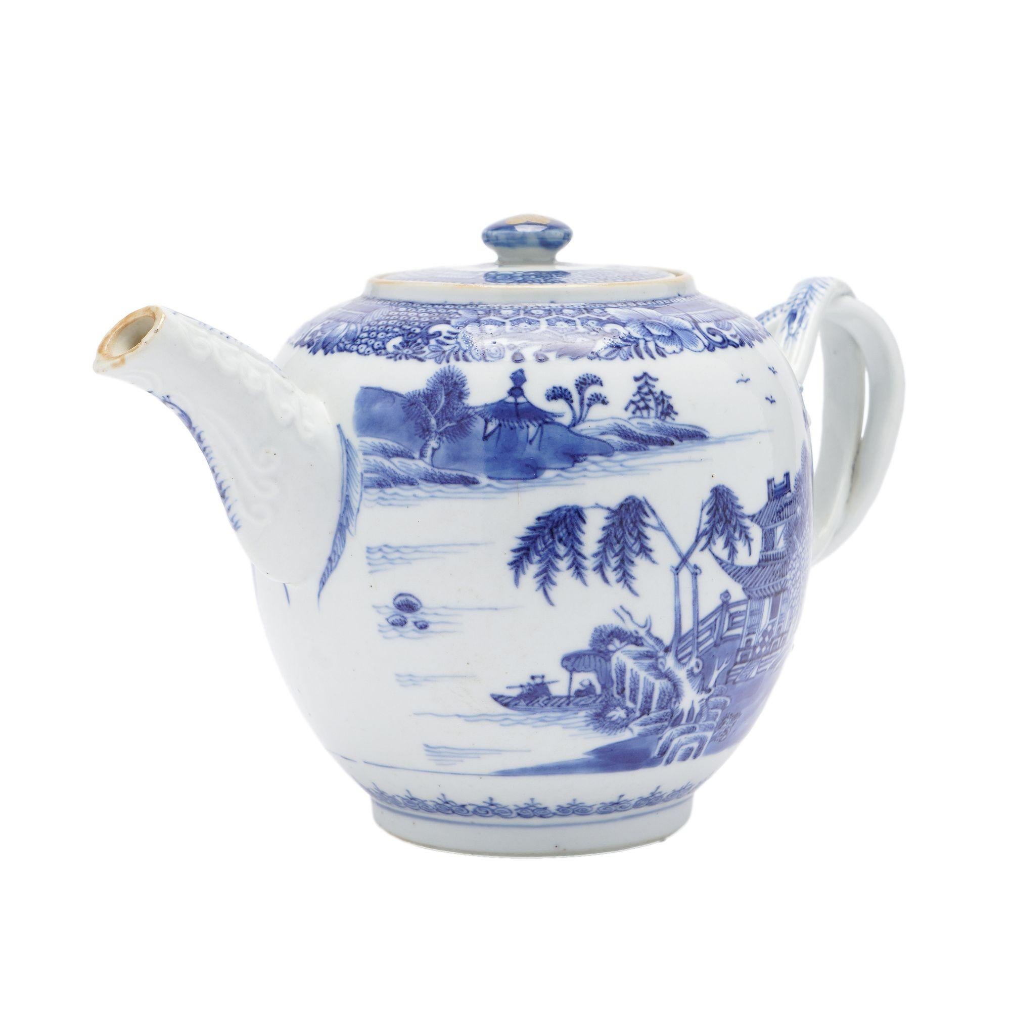 Mid-18th Century Chinese porcelain tea pot with lid & strap handle, c. 1760-80 For Sale