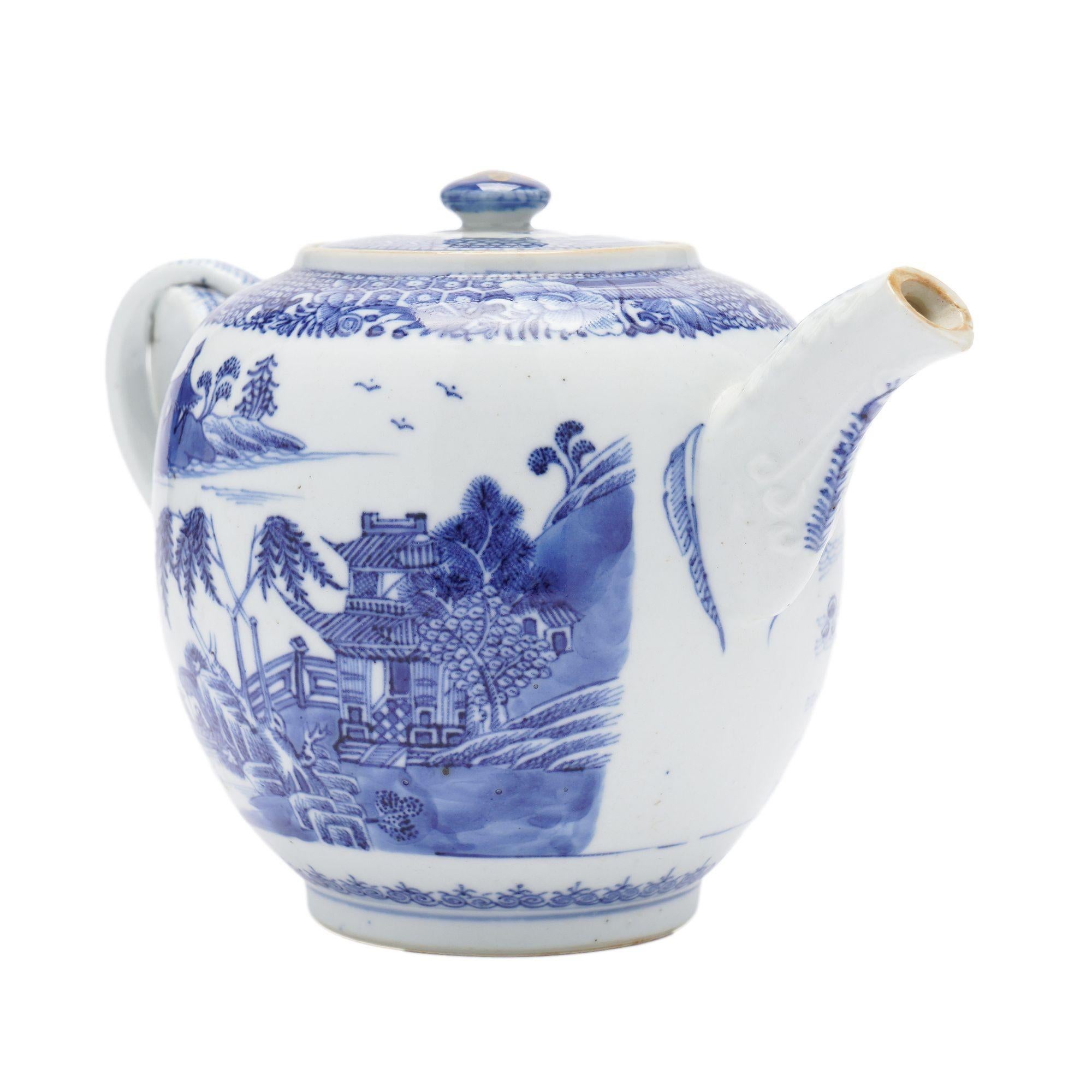 Chinese porcelain tea pot with lid & strap handle, c. 1760-80 For Sale 1