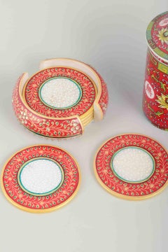 Chinesisches Porzellan. Teeset mit Tasse, Teesieb und sechs Untersetzern.