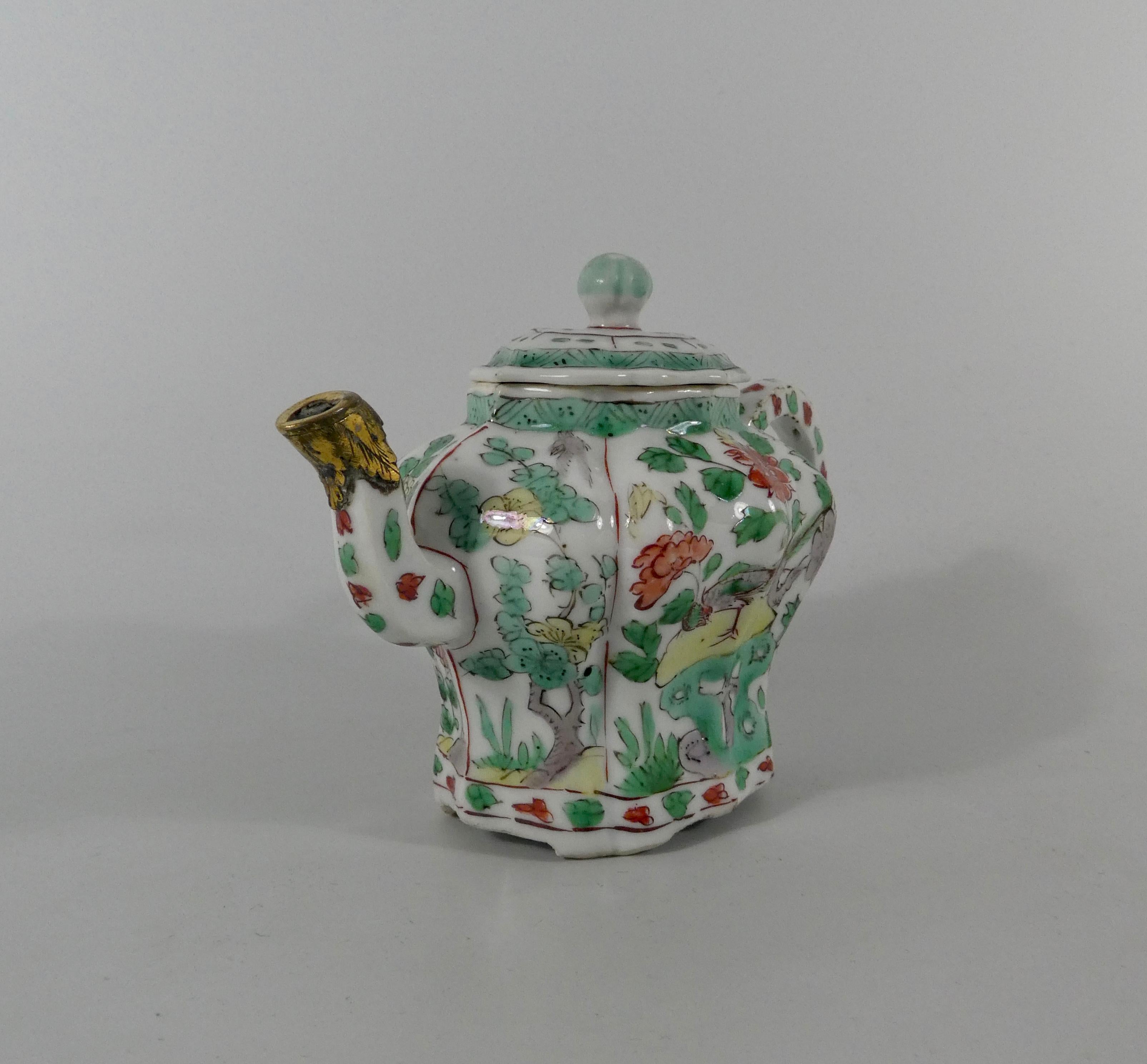 Chinesisches Porzellan Teekanne & Deckel:: Famille Verte:: um 1700:: Kangxi-Periode (Gebrannt)