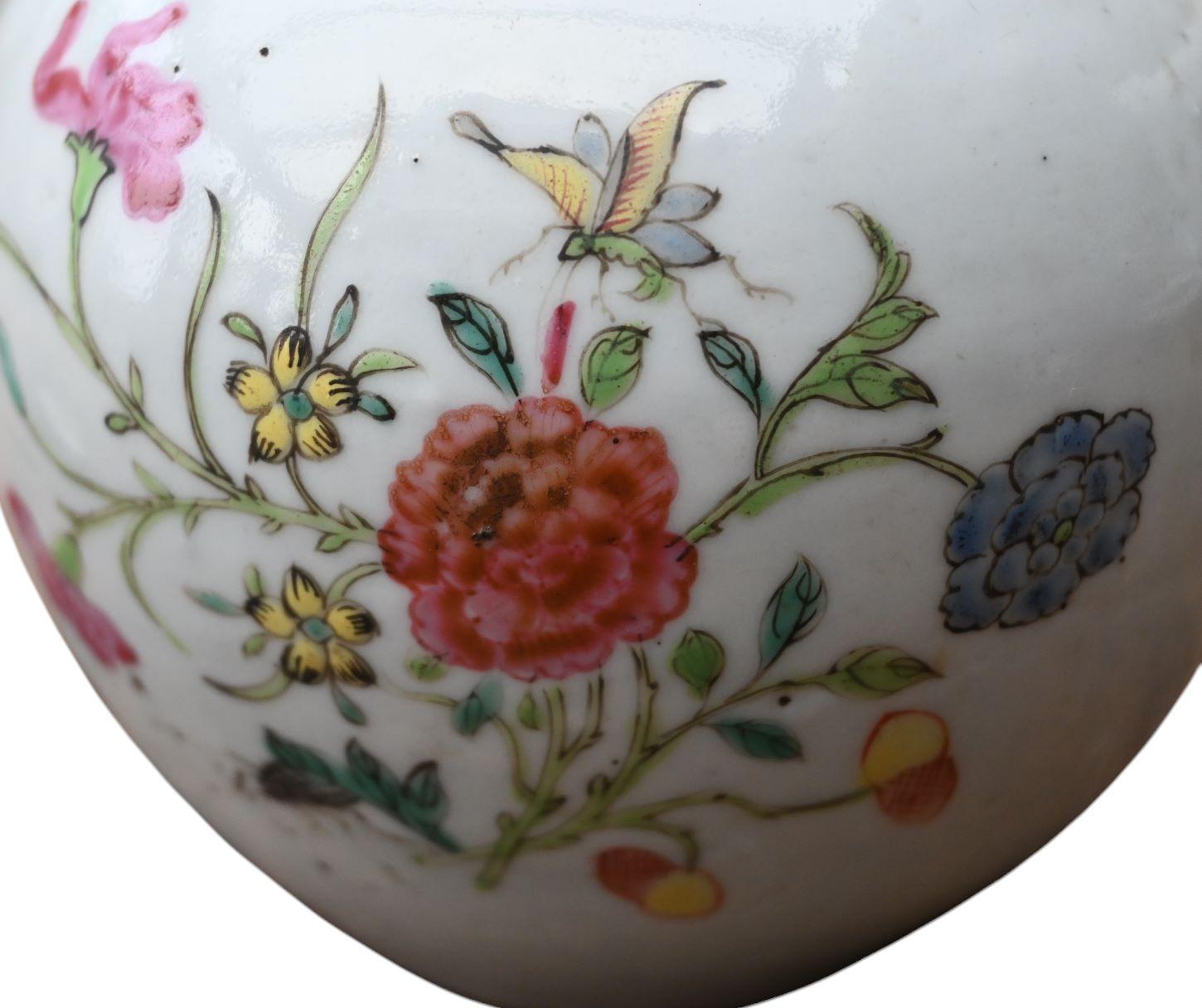 Chinese Porcelain Teapot , Famille Rose, 18th Century, Qianlong period For Sale 4