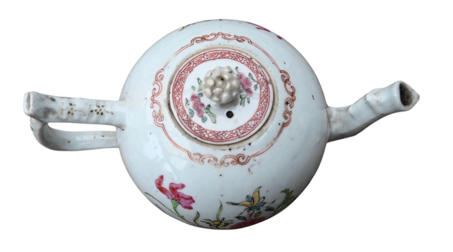 Chinese Porcelain Teapot China On Order, Famille Rose, 18th Century Period, Qianlong
Perfect condition, no cracks or restorations, UV tested
Total height 11.5 cm, width 18 cm