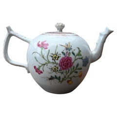 Chinese Porcelain Teapot , Famille Rose, 18th Century, Qianlong period