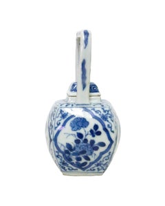 Chinese Porcelain Teapot, Kangxi Period