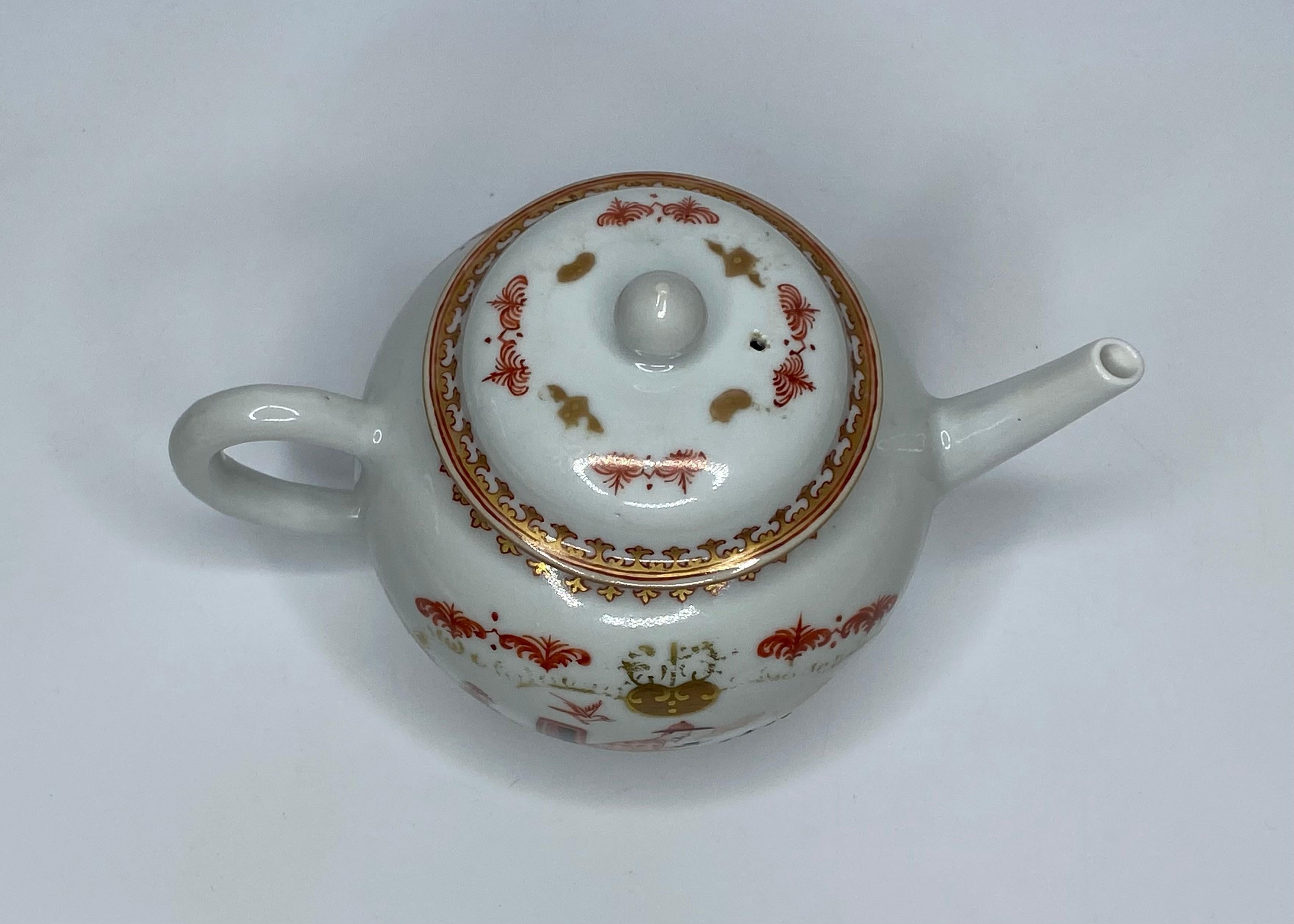 Chinese porcelain teapot, Meissen style, c. 1750, Qianlong Period. For Sale 2