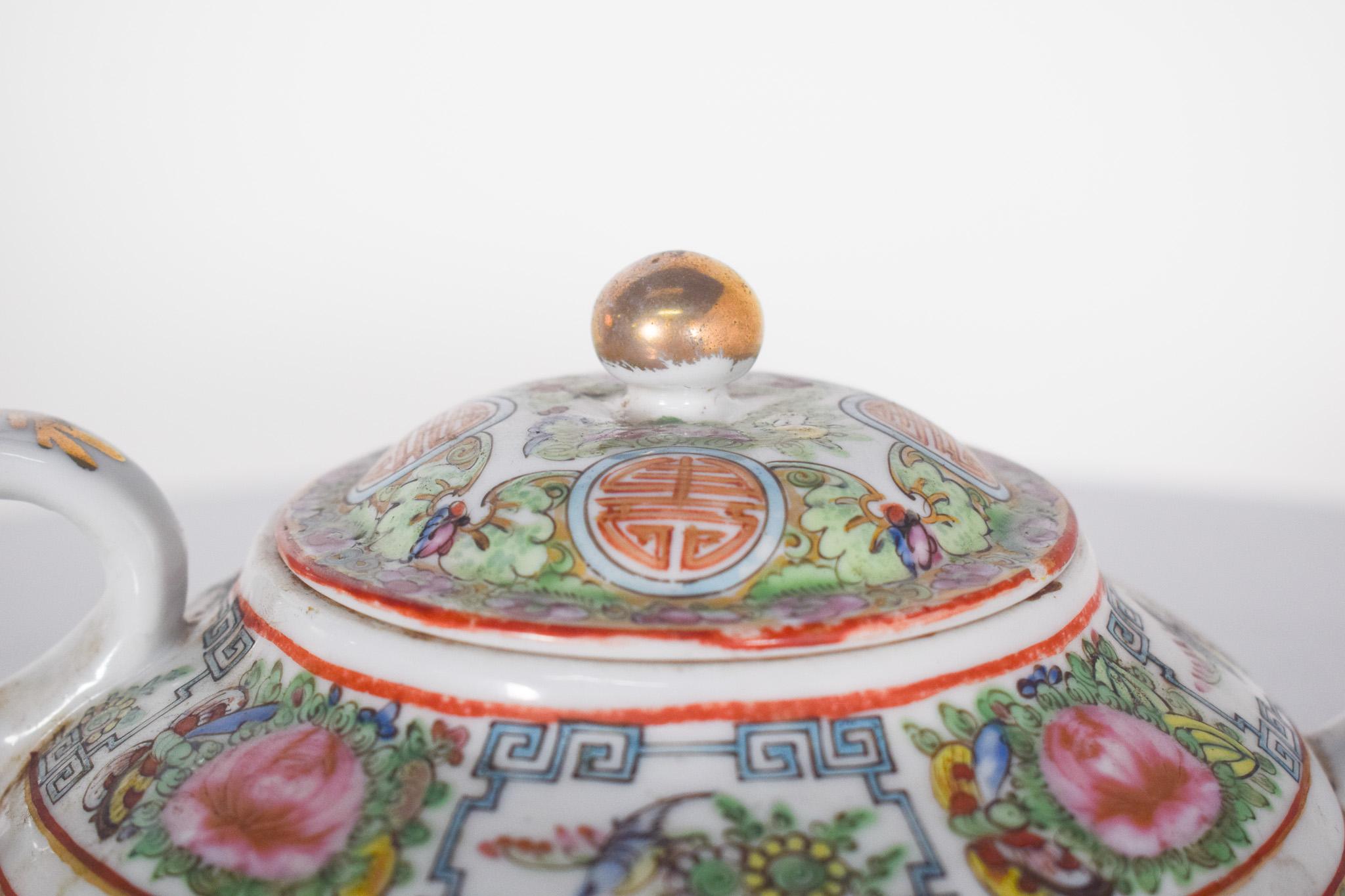 Rococo Chinese Porcelain Teapot Polychrome Decoration For Sale