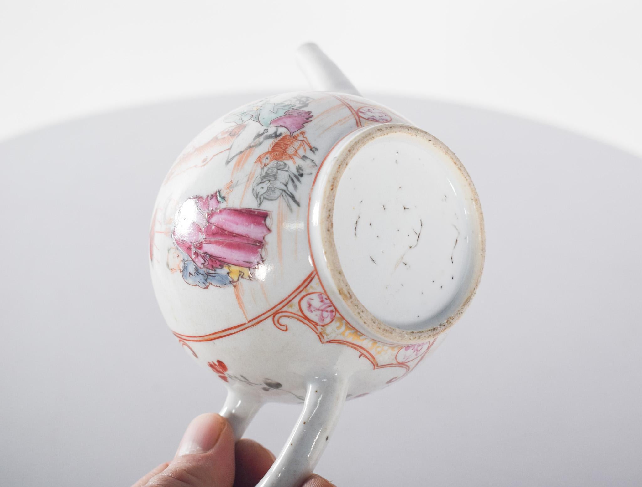 Chinese Porcelain Teapot Without Lid In Distressed Condition For Sale In Lisboa, Lisboa