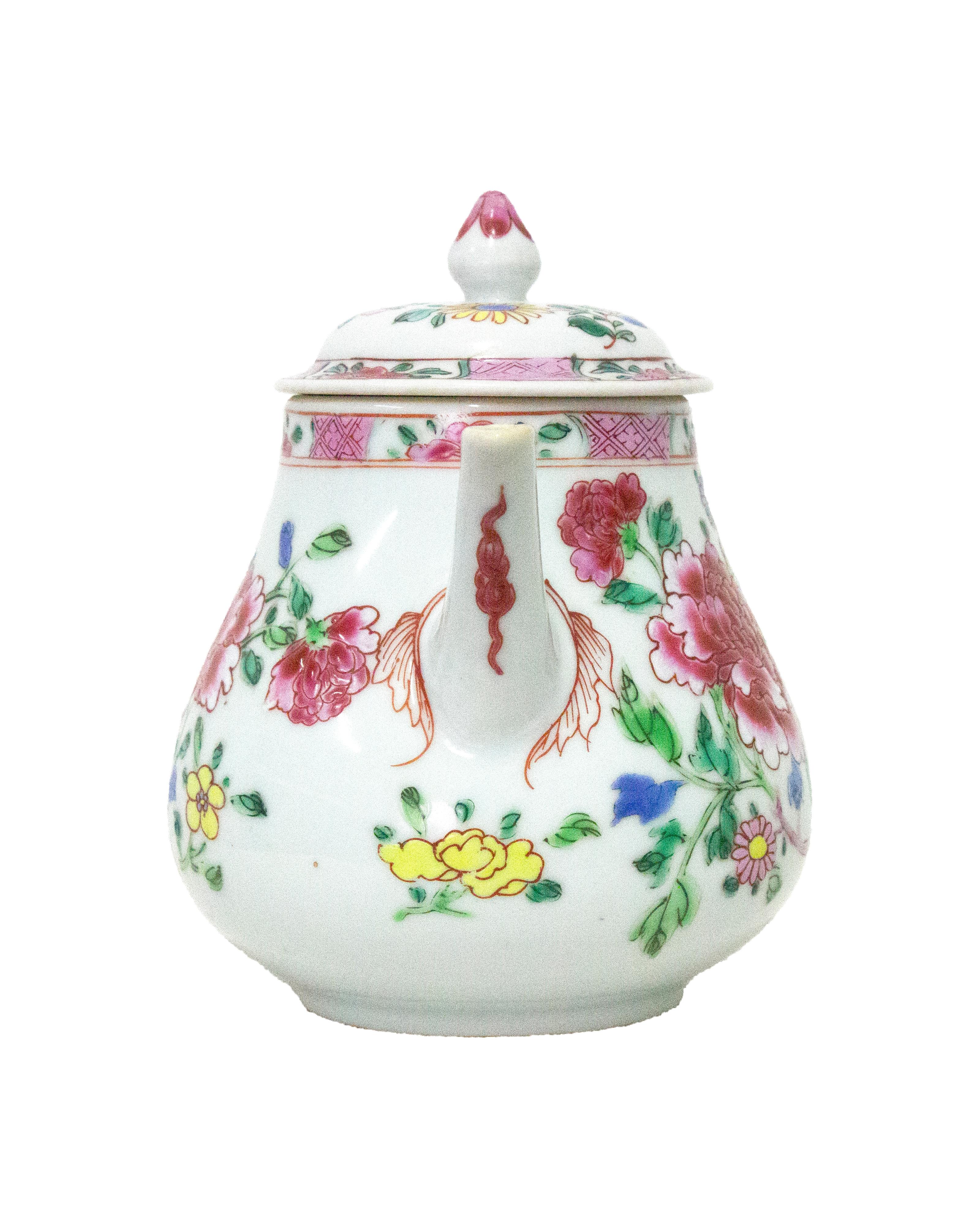 Chinese Porcelain teapot, East India Company, Qing dynasty (1622-1912), Yongzheng period (1723-1735). Decorated in Famille rose shades on the glaze. The body of the teapot features several peonies, symbol of spring, love, affection and feminine