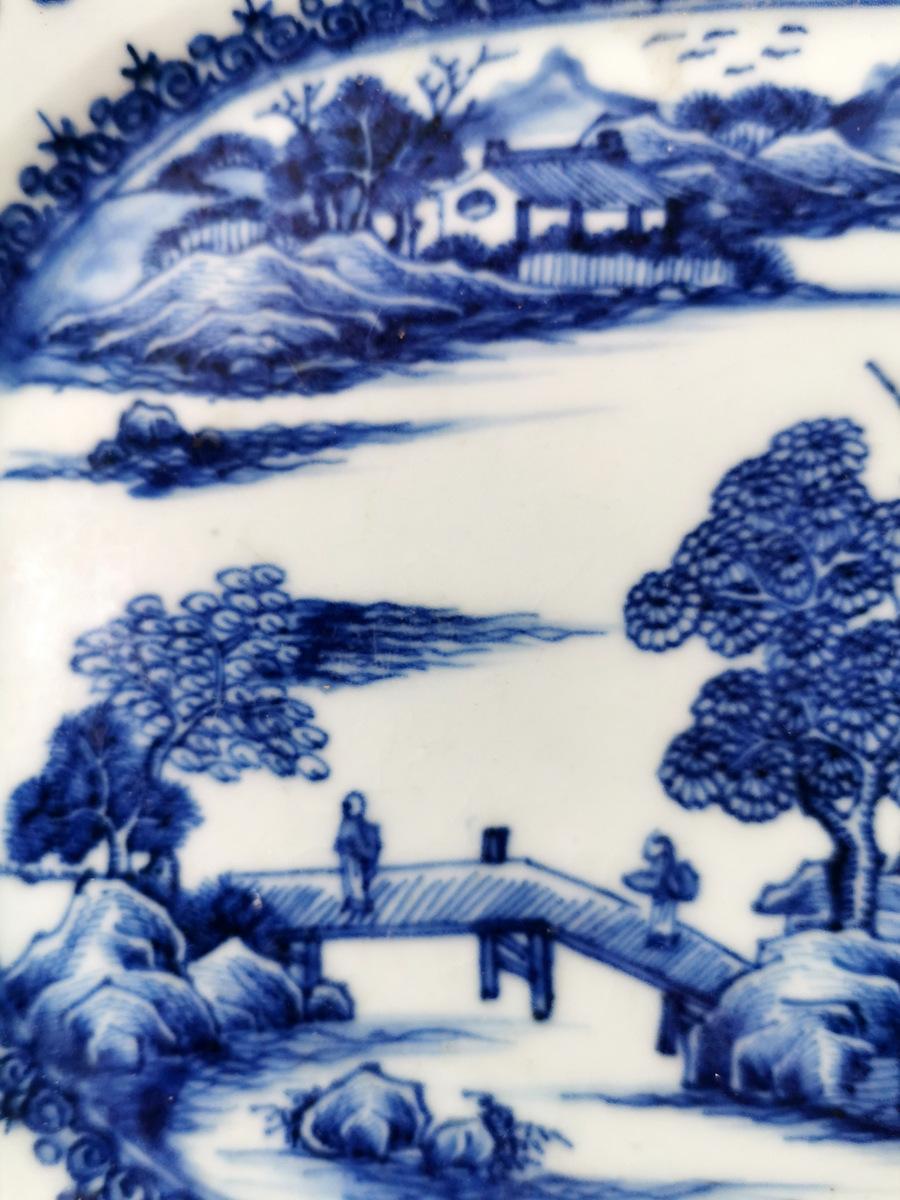 Qing Dinasty Chinese Porcelain Tray with Hand Painted in Cobalt Blue 1