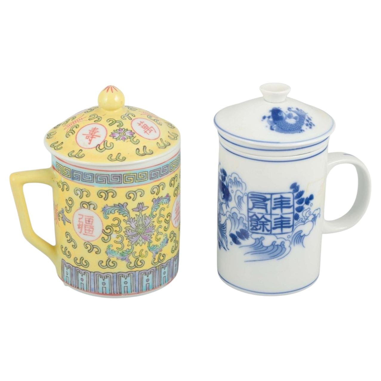 Chinese porcelain. Two lidded tea cups with strainers, c. 1970s/80s. For Sale