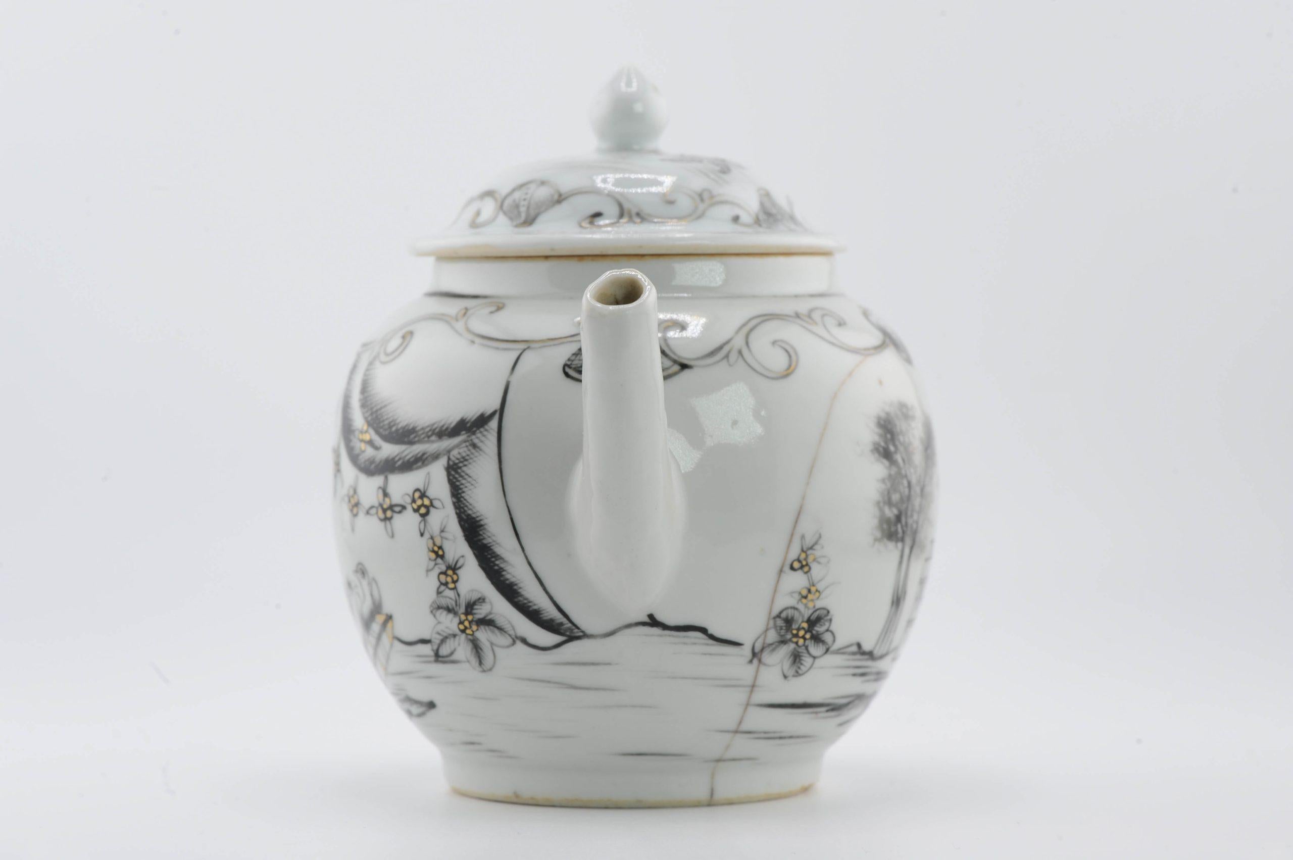 A Chinese Porcelain teapot. Qianlong period
Fantastic and highly detailed decoration in Grisaille/Encre de Chine
Painted with ‘The Valentine Pattern’. Two doves perched on a quiver of arrows in front of an ‘alter of love’ and a bread fruit