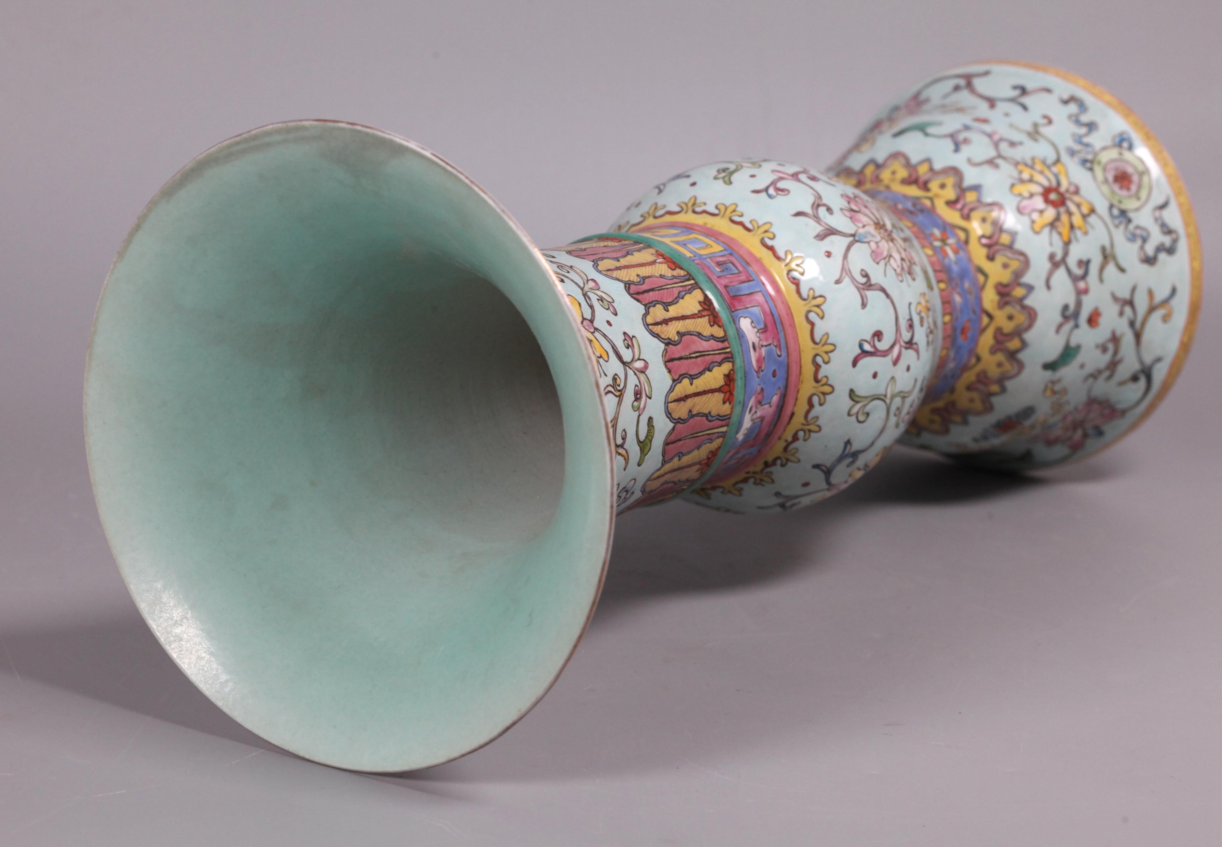 20th Century Chinese porcelain vase, 20th c. For Sale